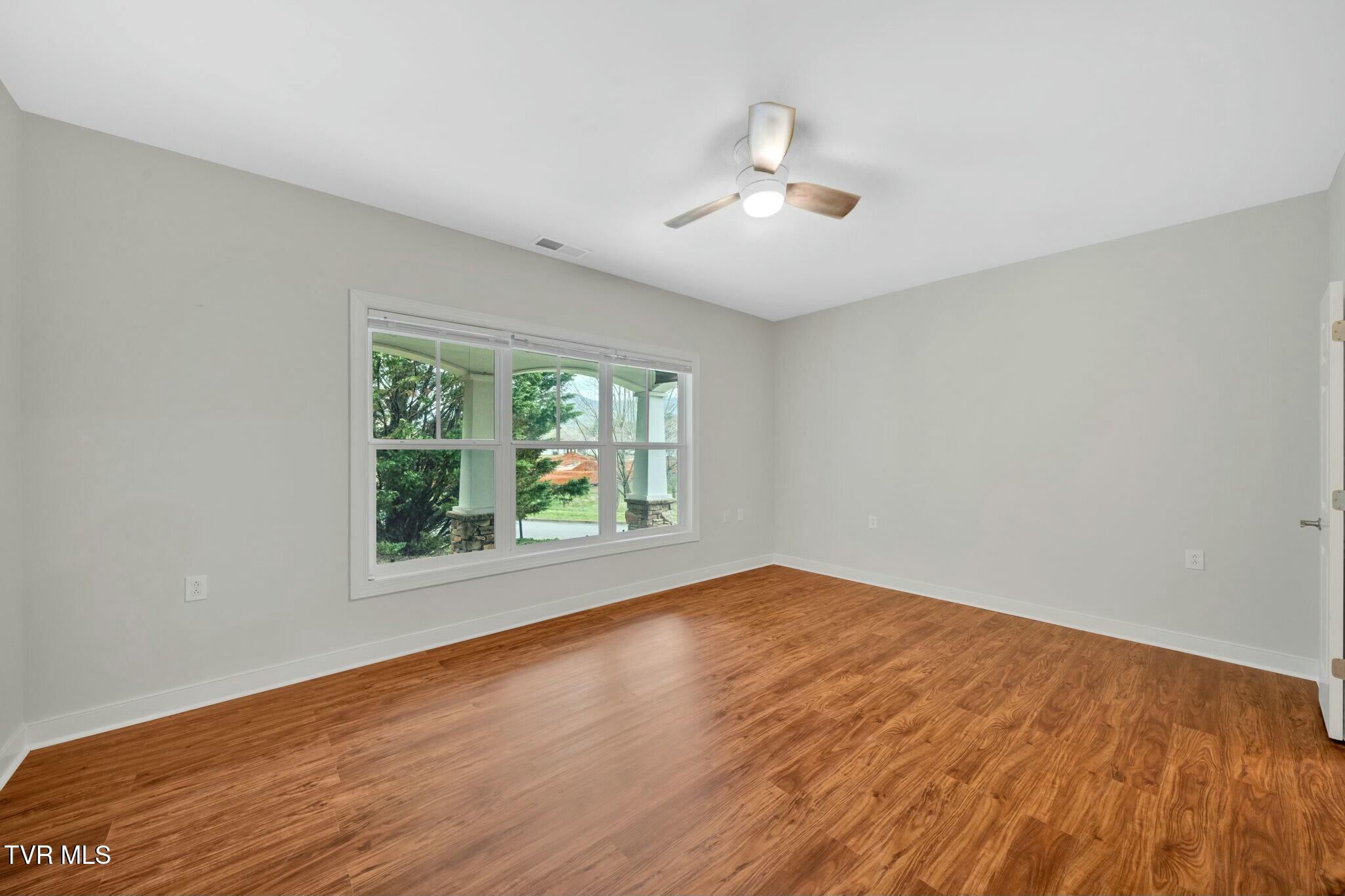 211 University Parkway, 16