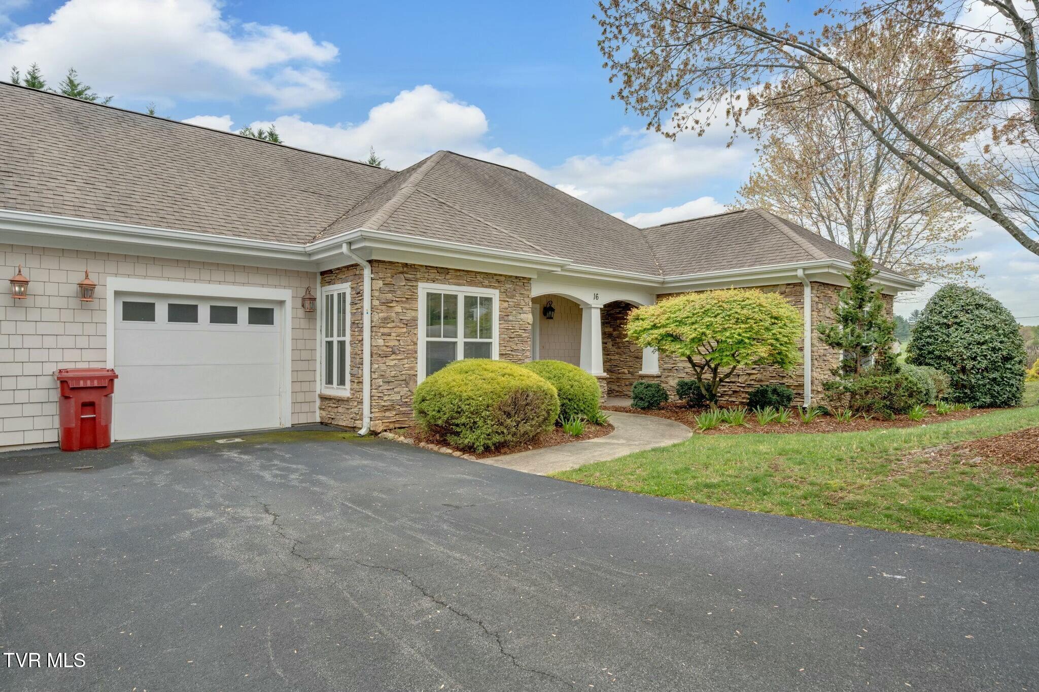 211 University Parkway, 16