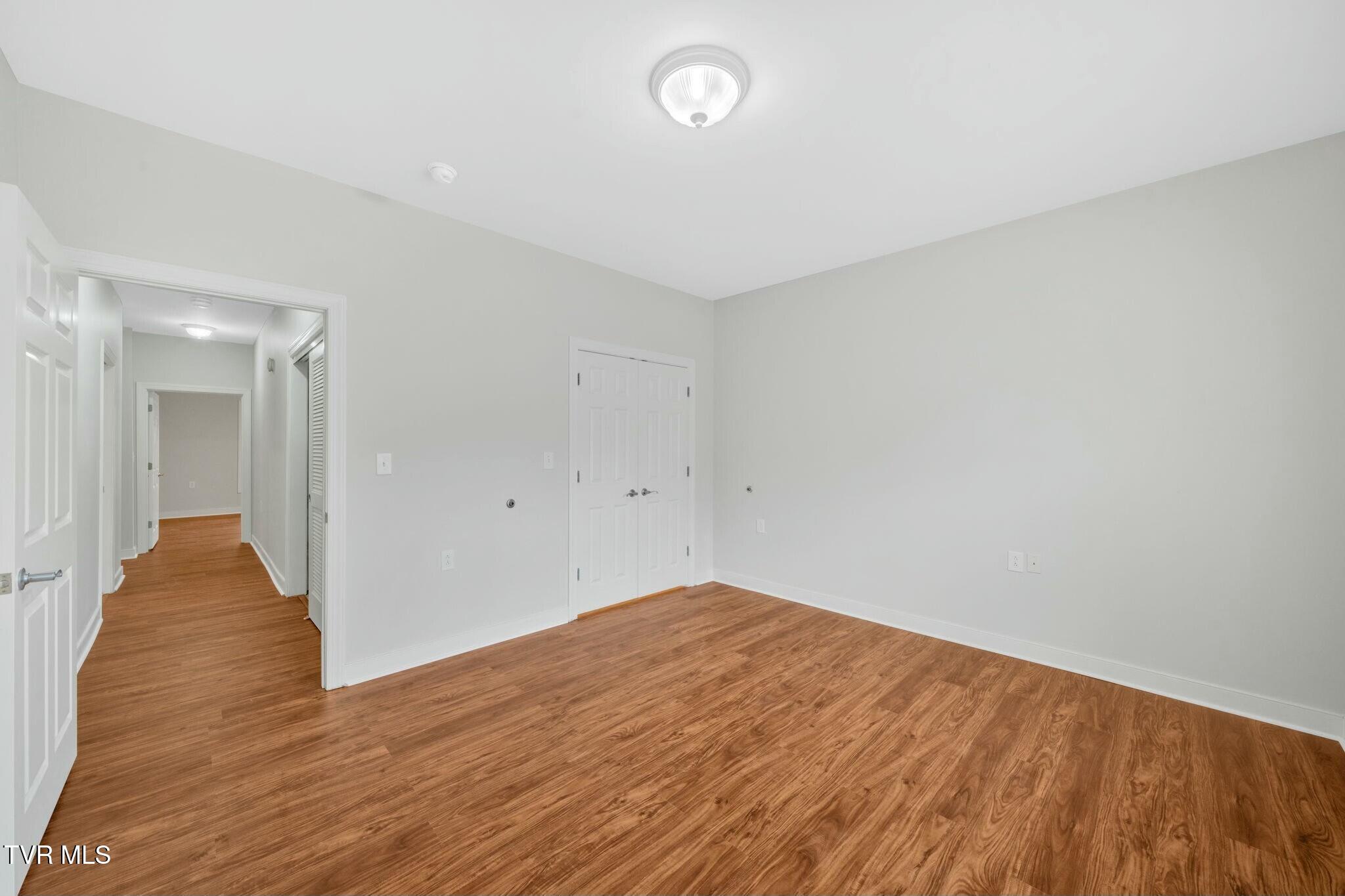 211 University Parkway, 16