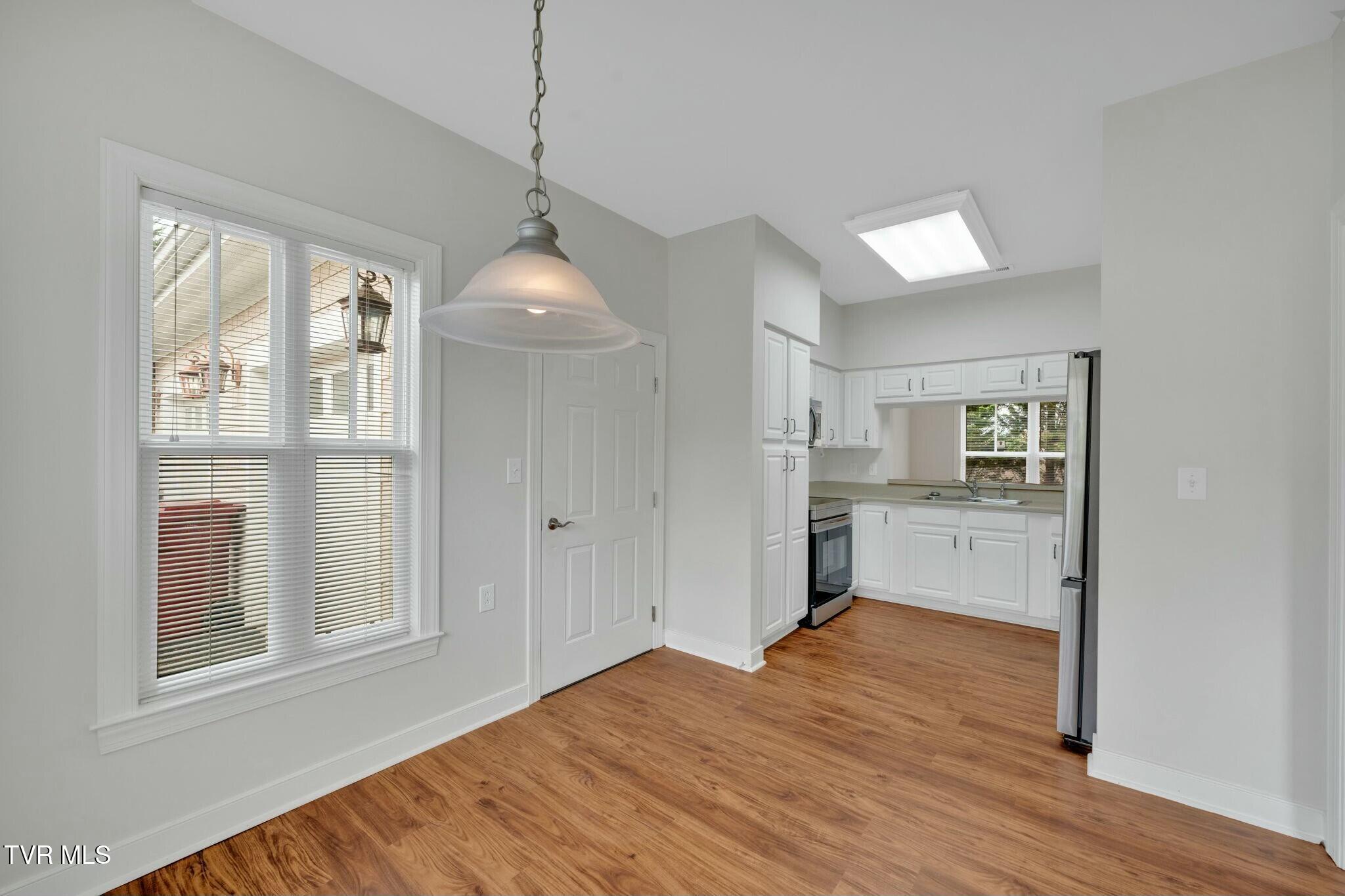 211 University Parkway, 16