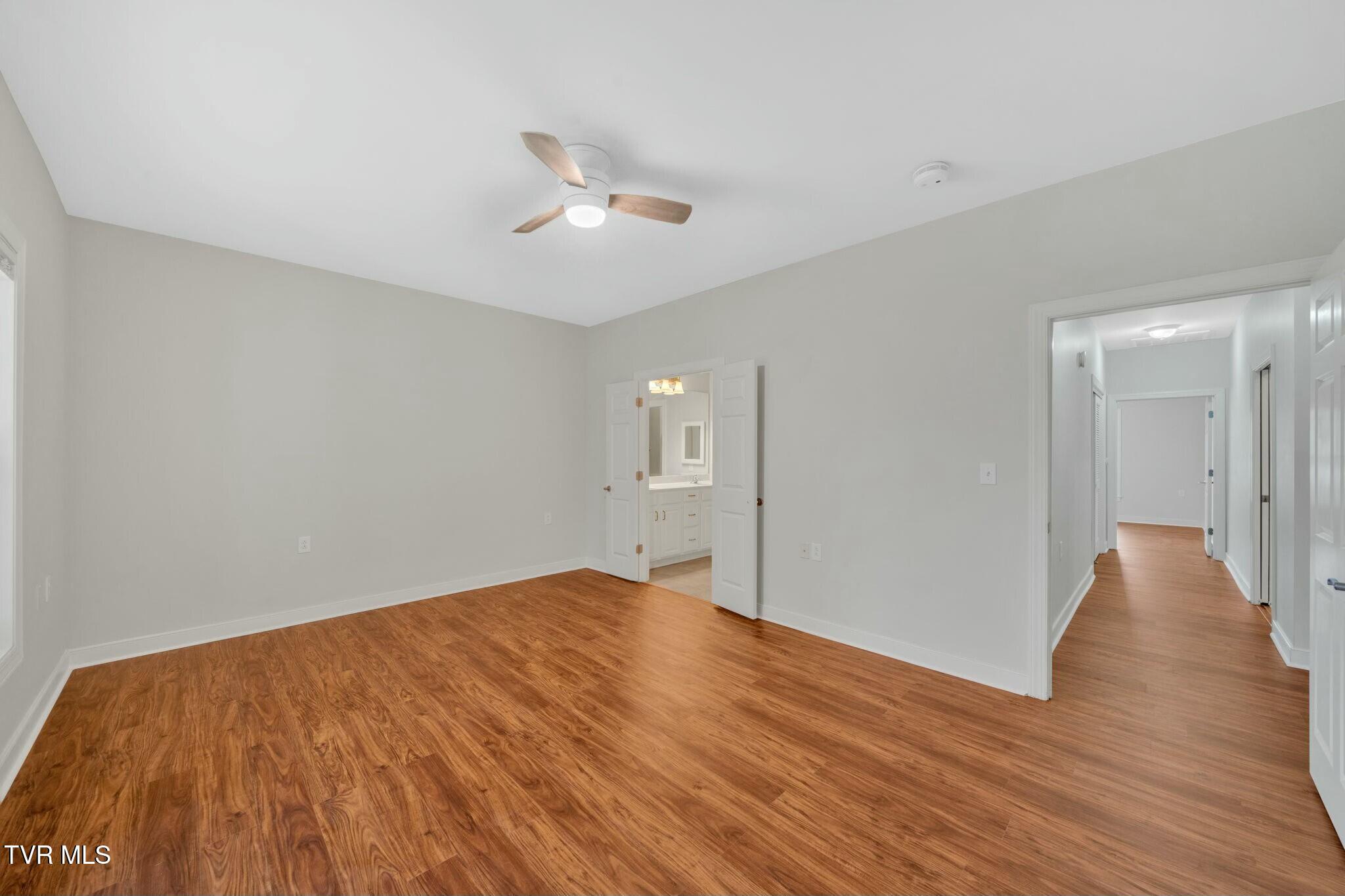 211 University Parkway, 16