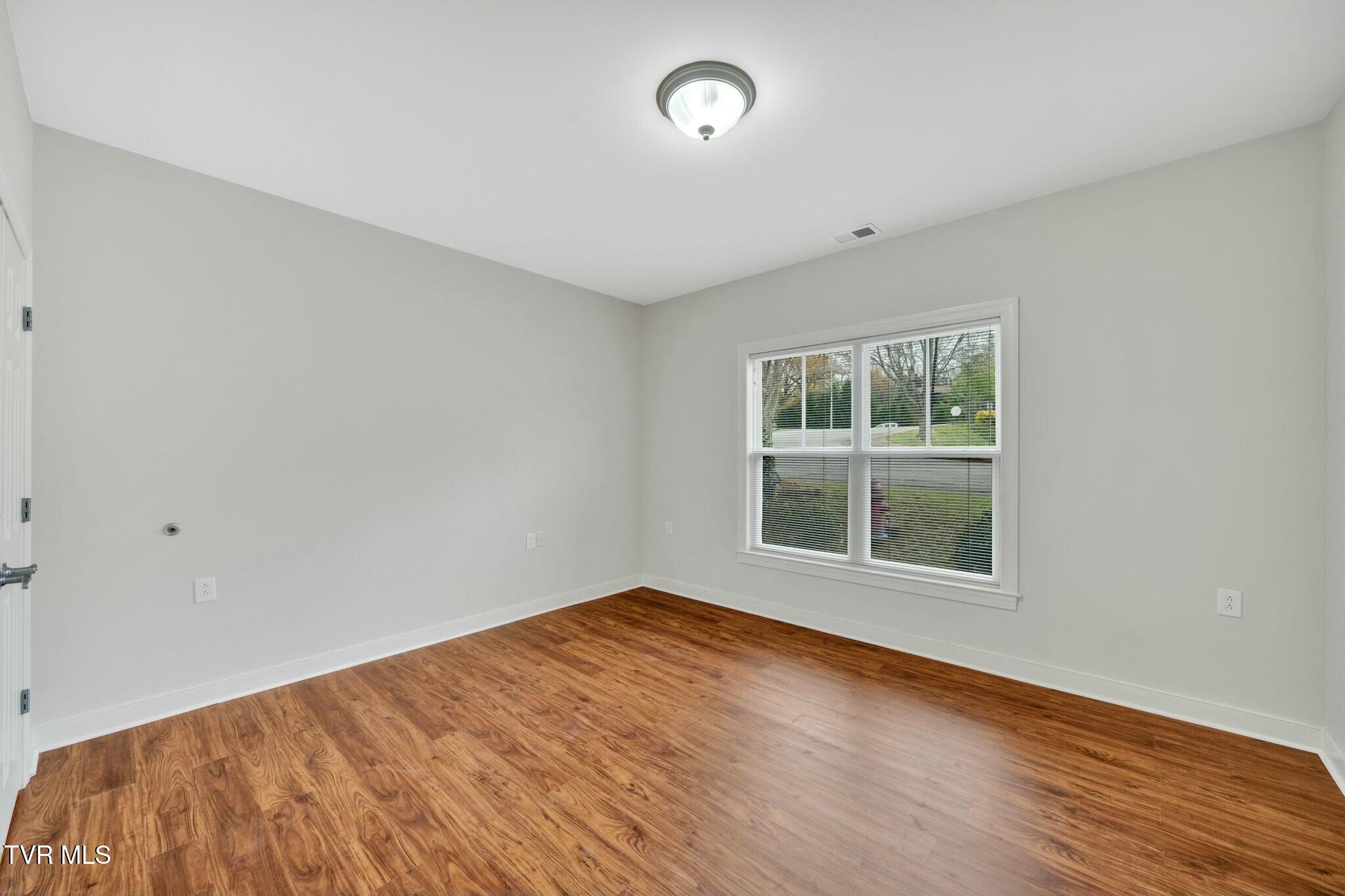 211 University Parkway, 16