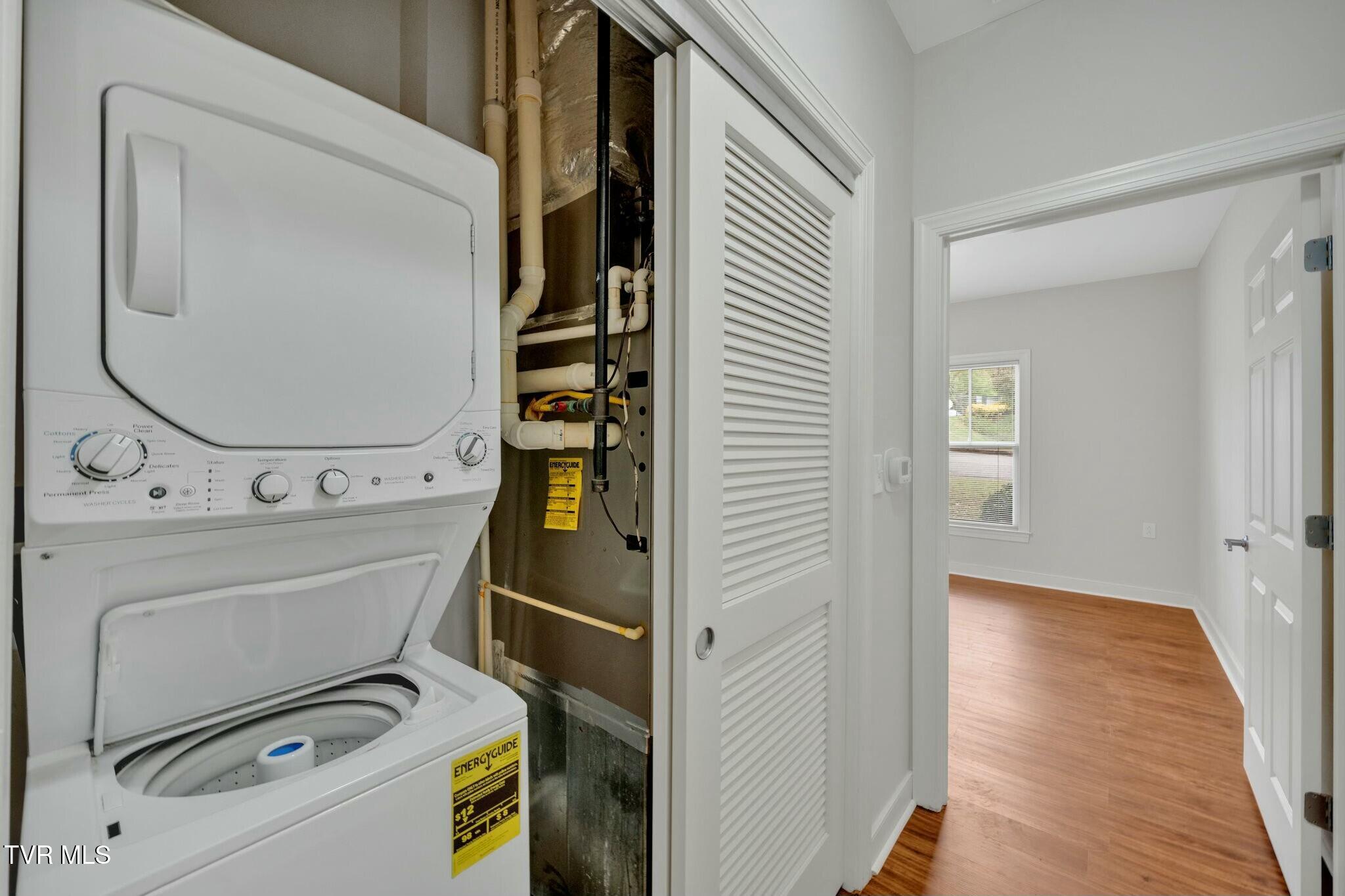 211 University Parkway, 16