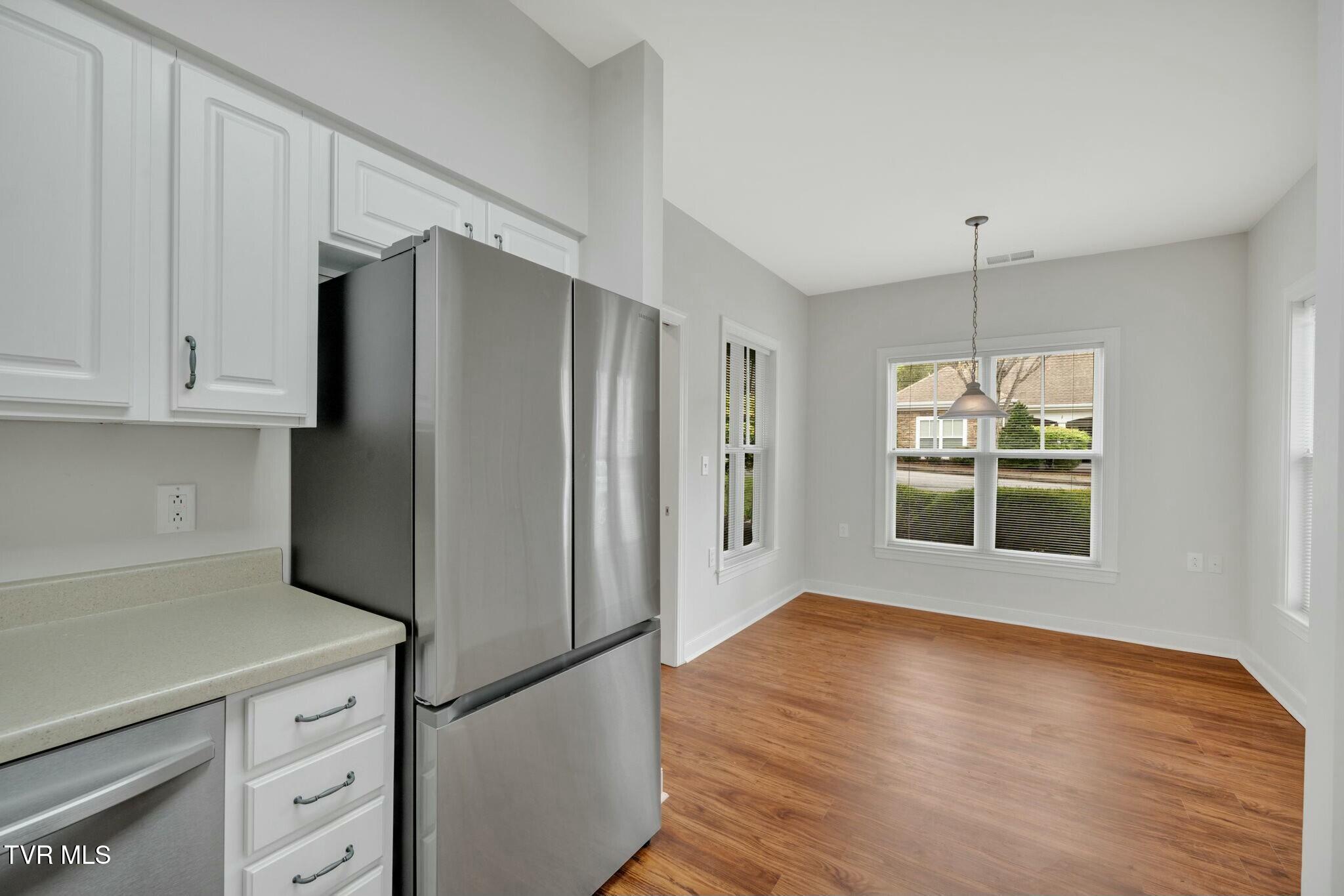 211 University Parkway, 16