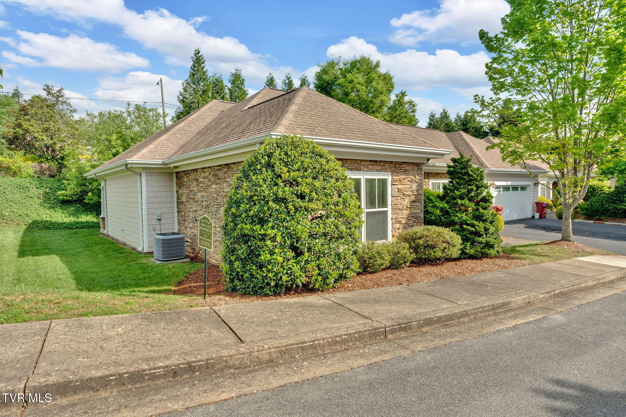 211 University Parkway, 1