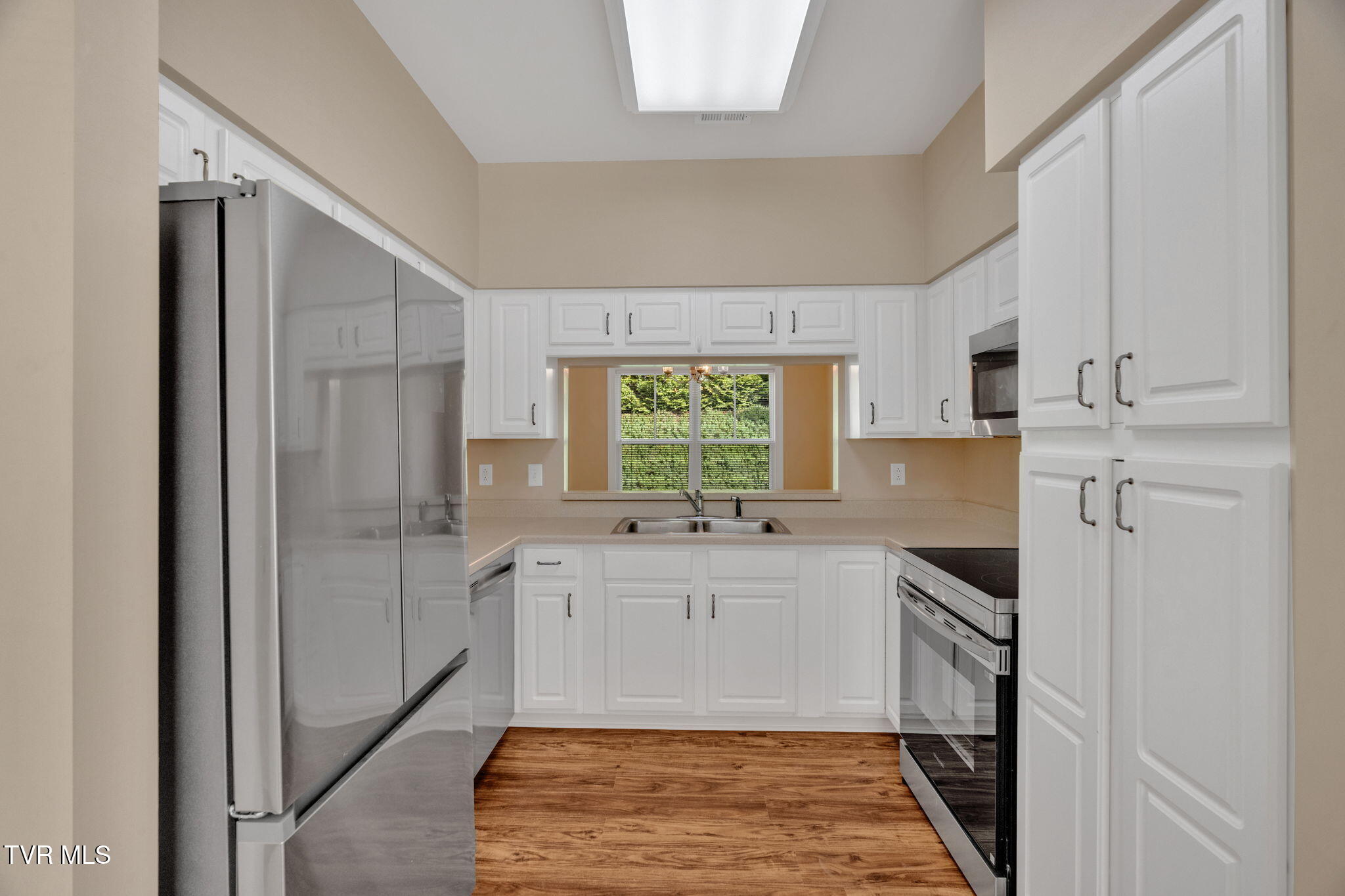 211 University Parkway, 1