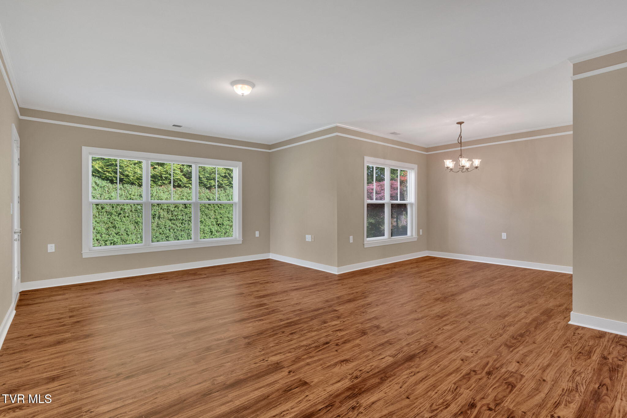 211 University Parkway, 1