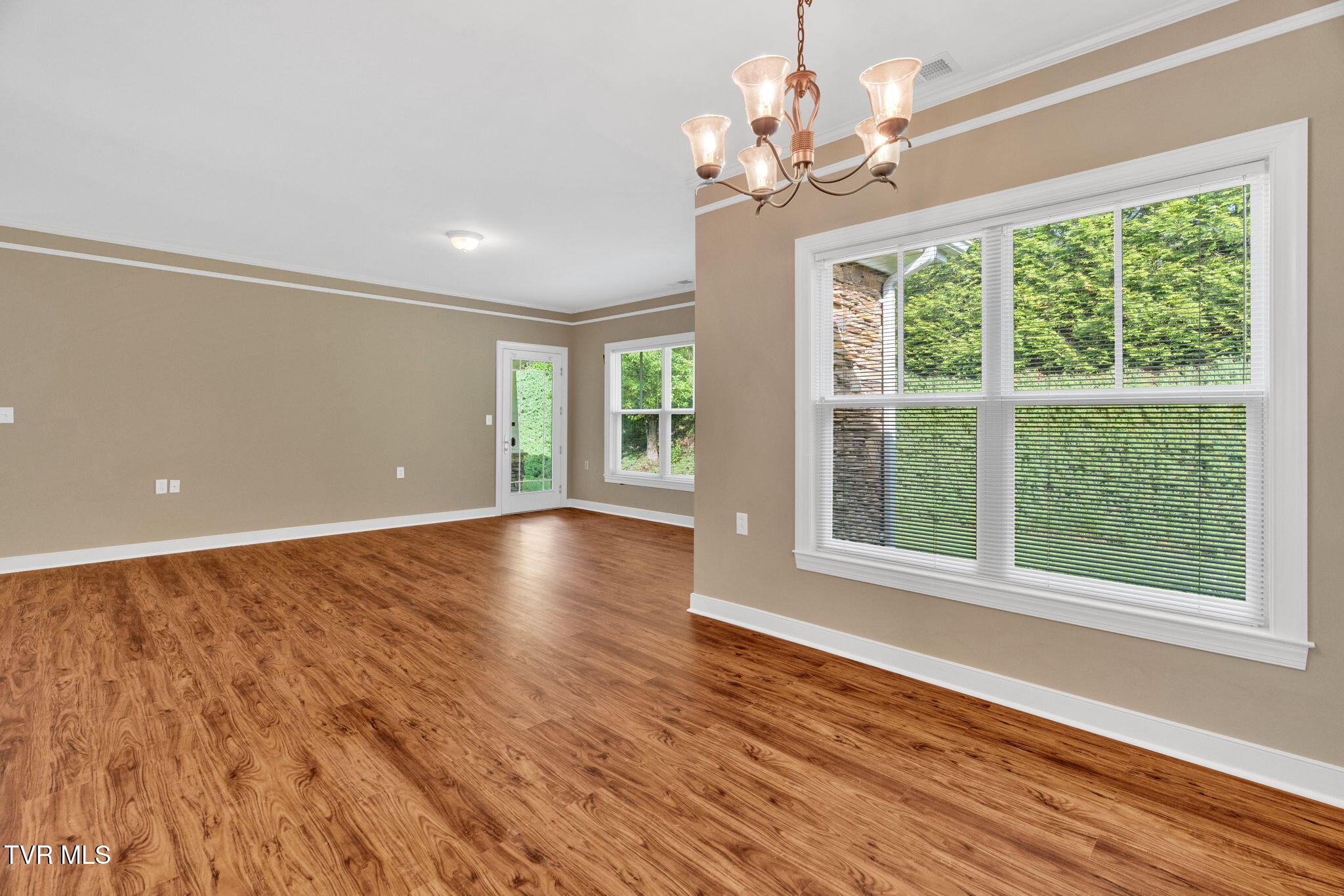 211 University Parkway, 1