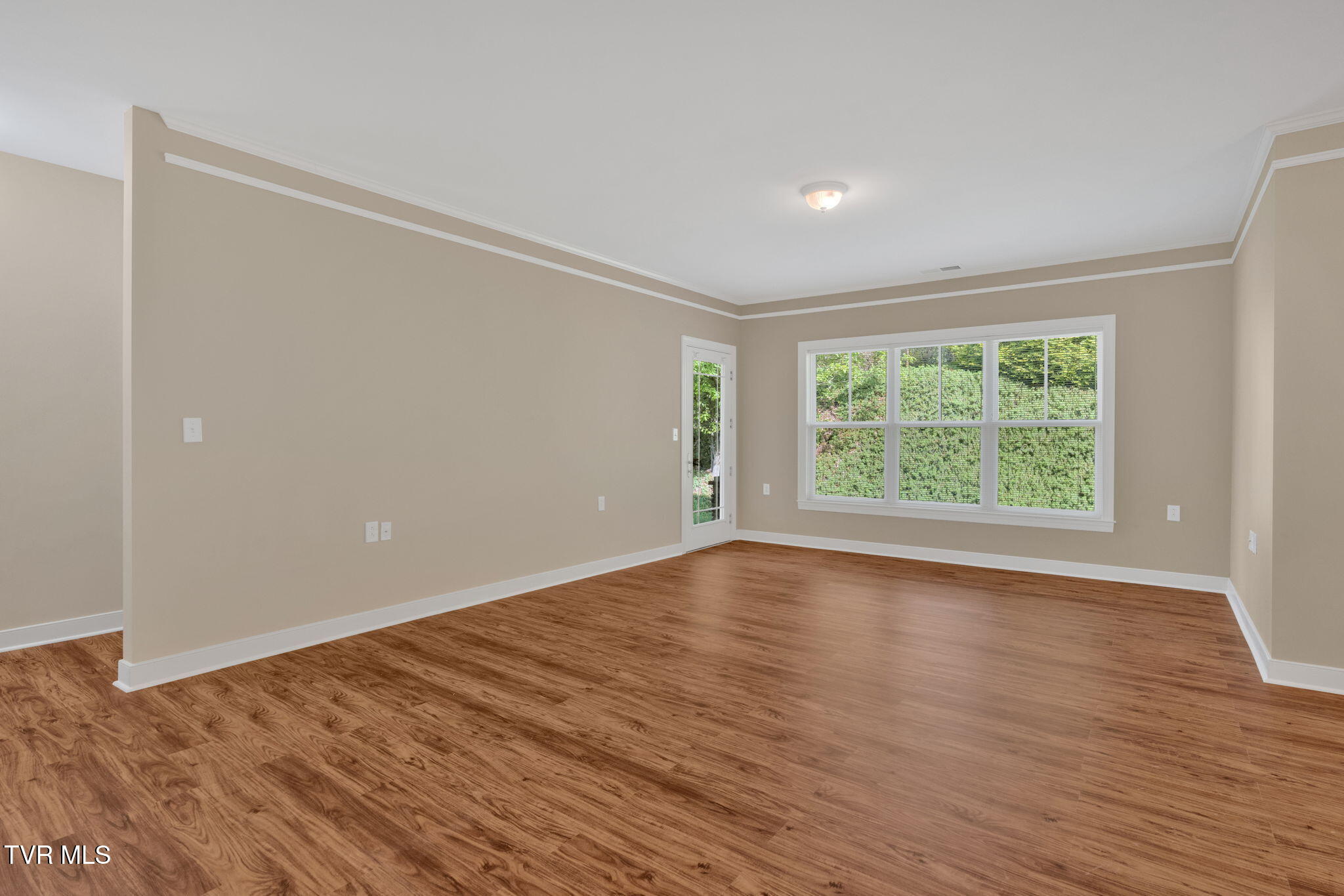 211 University Parkway, 1