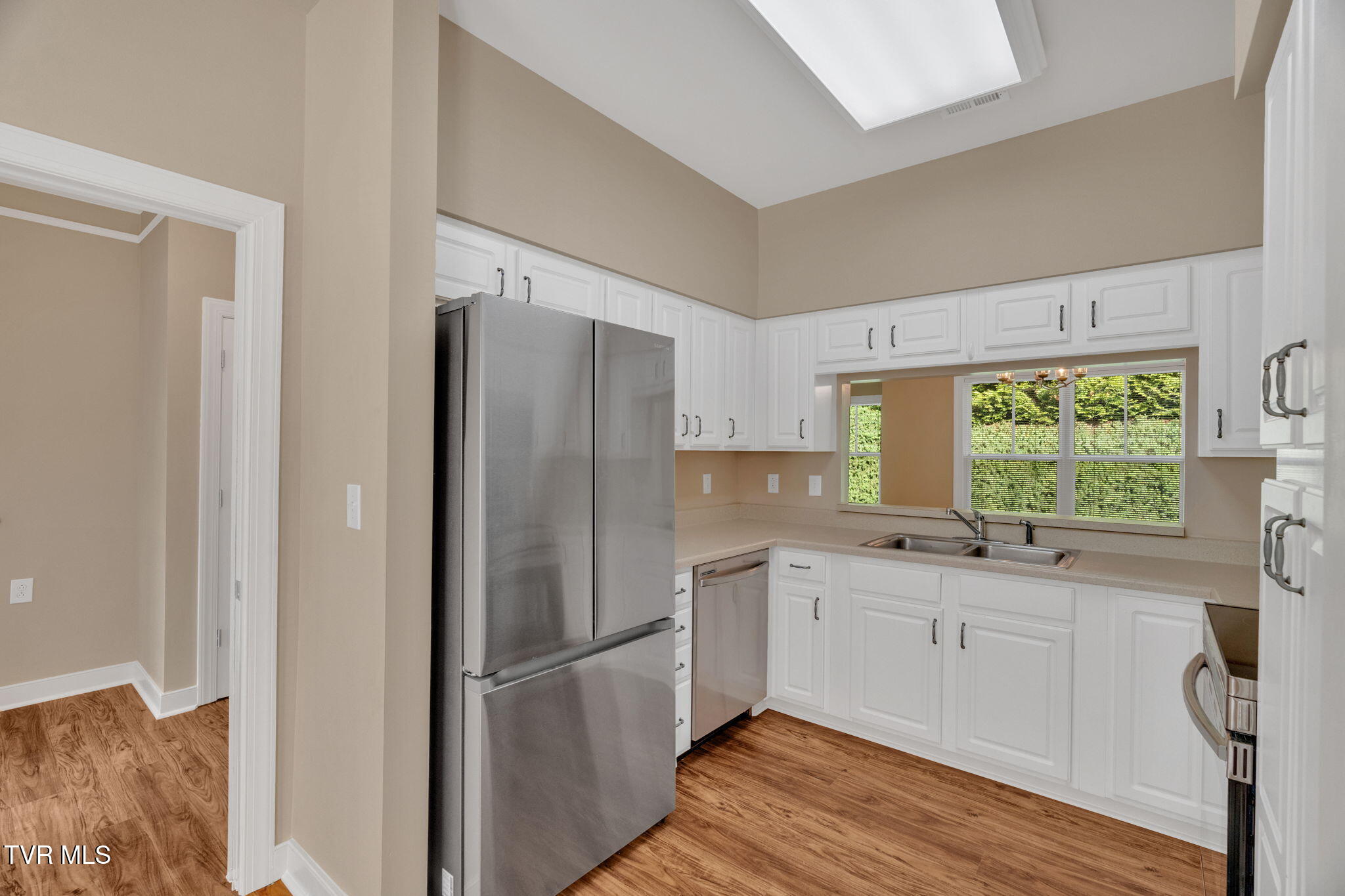 211 University Parkway, 1