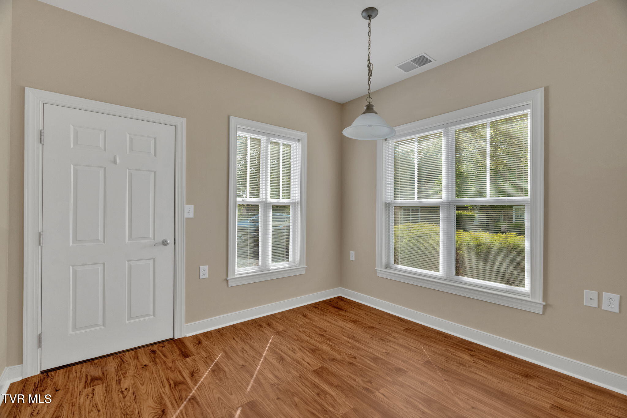 211 University Parkway, 1