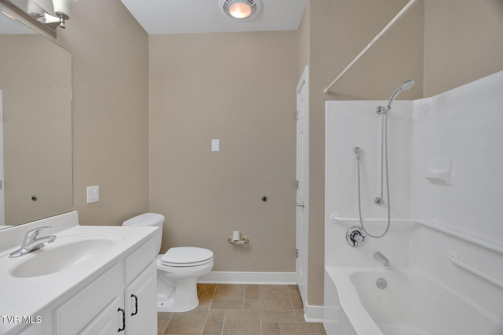 211 University Parkway, 1