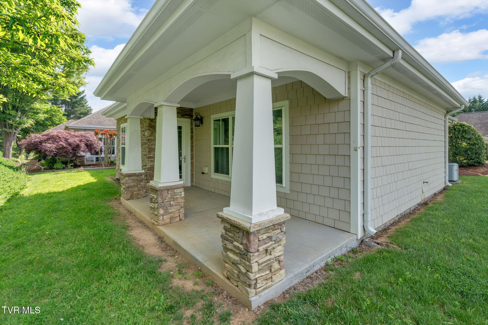 211 University Parkway, 1