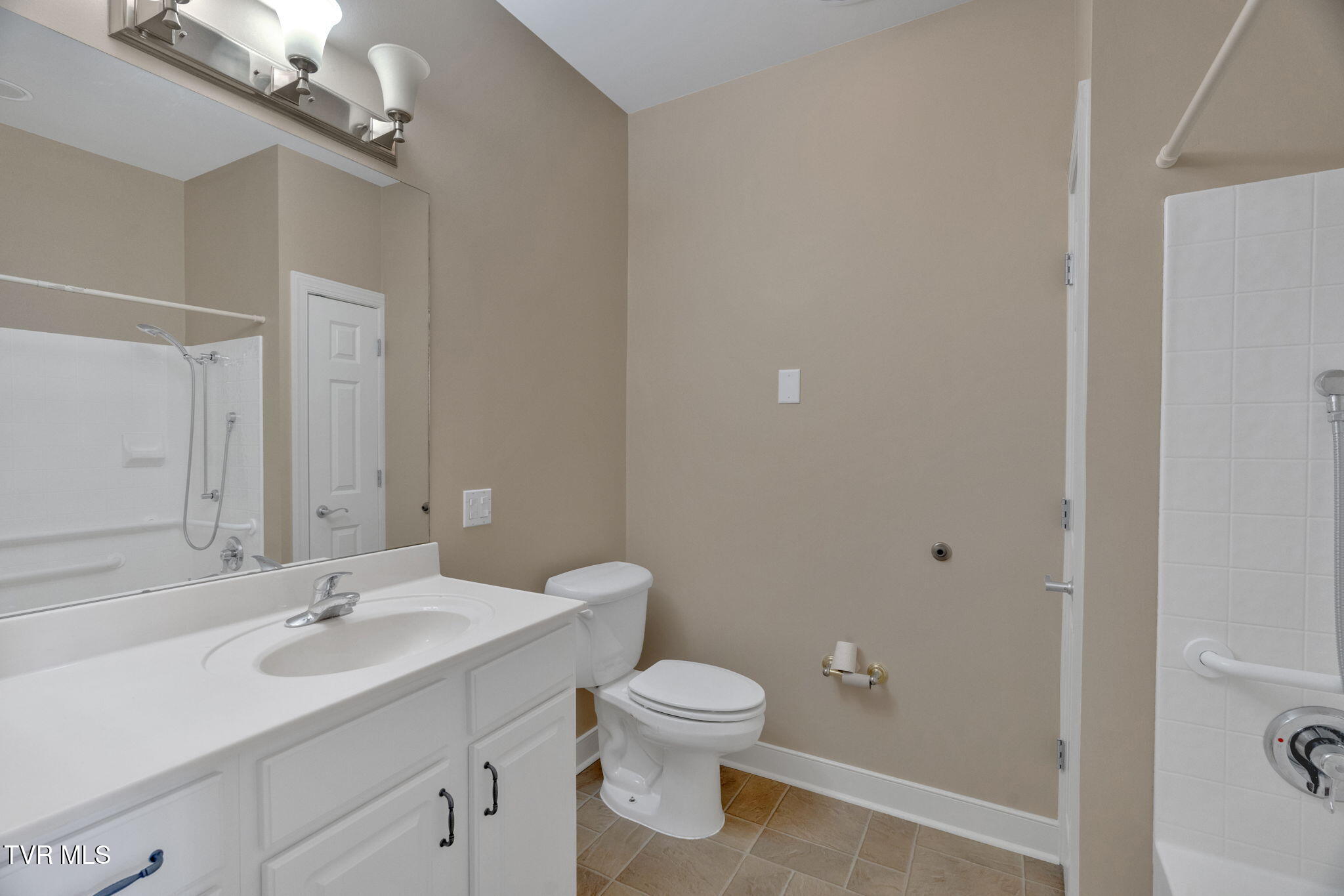 211 University Parkway, 1