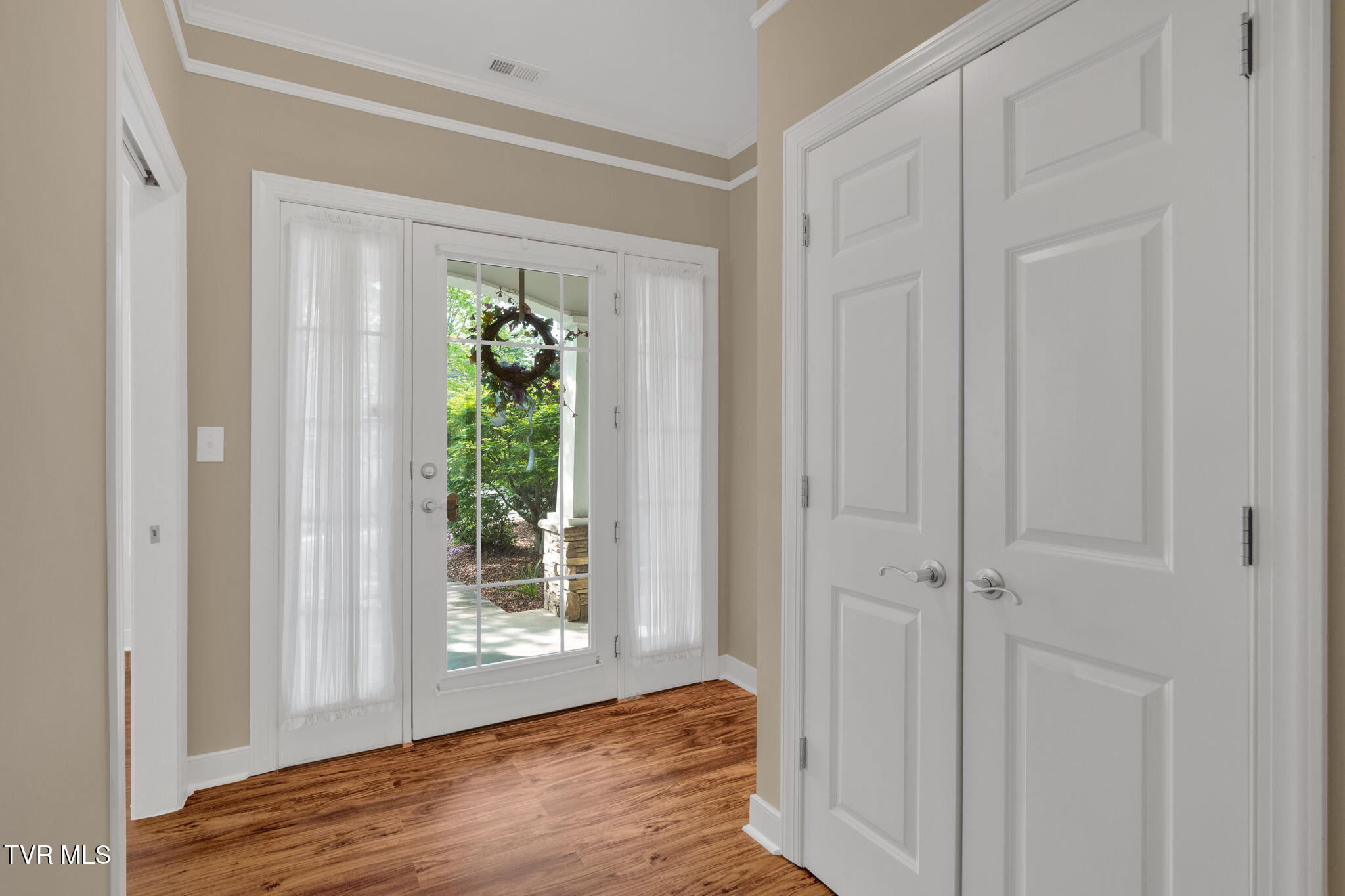 211 University Parkway, 1