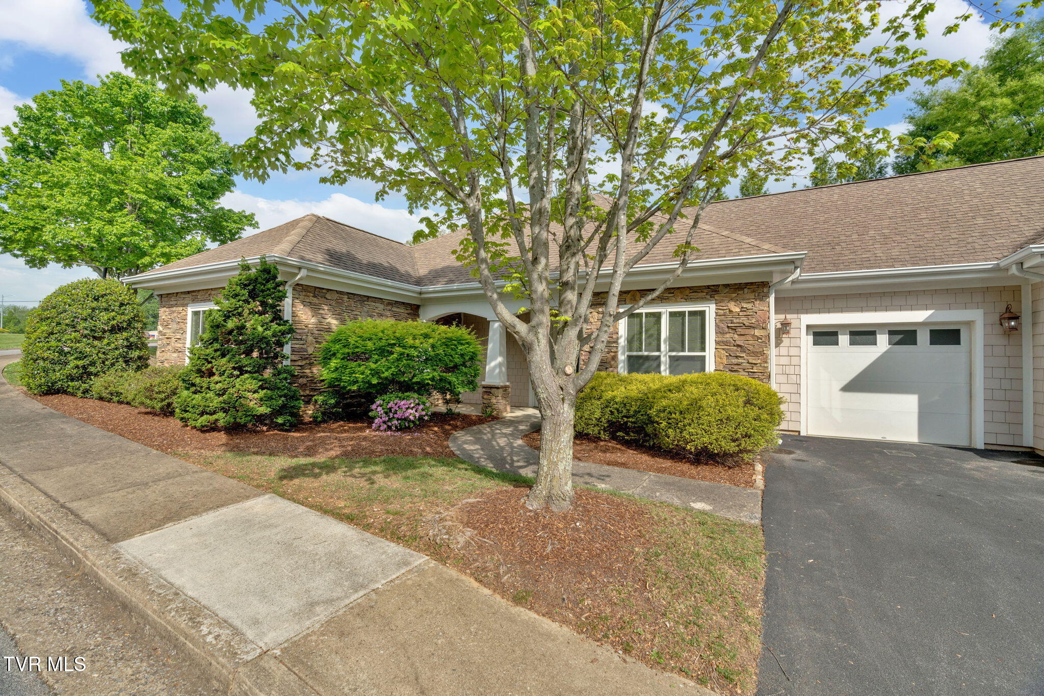 211 University Parkway, 1