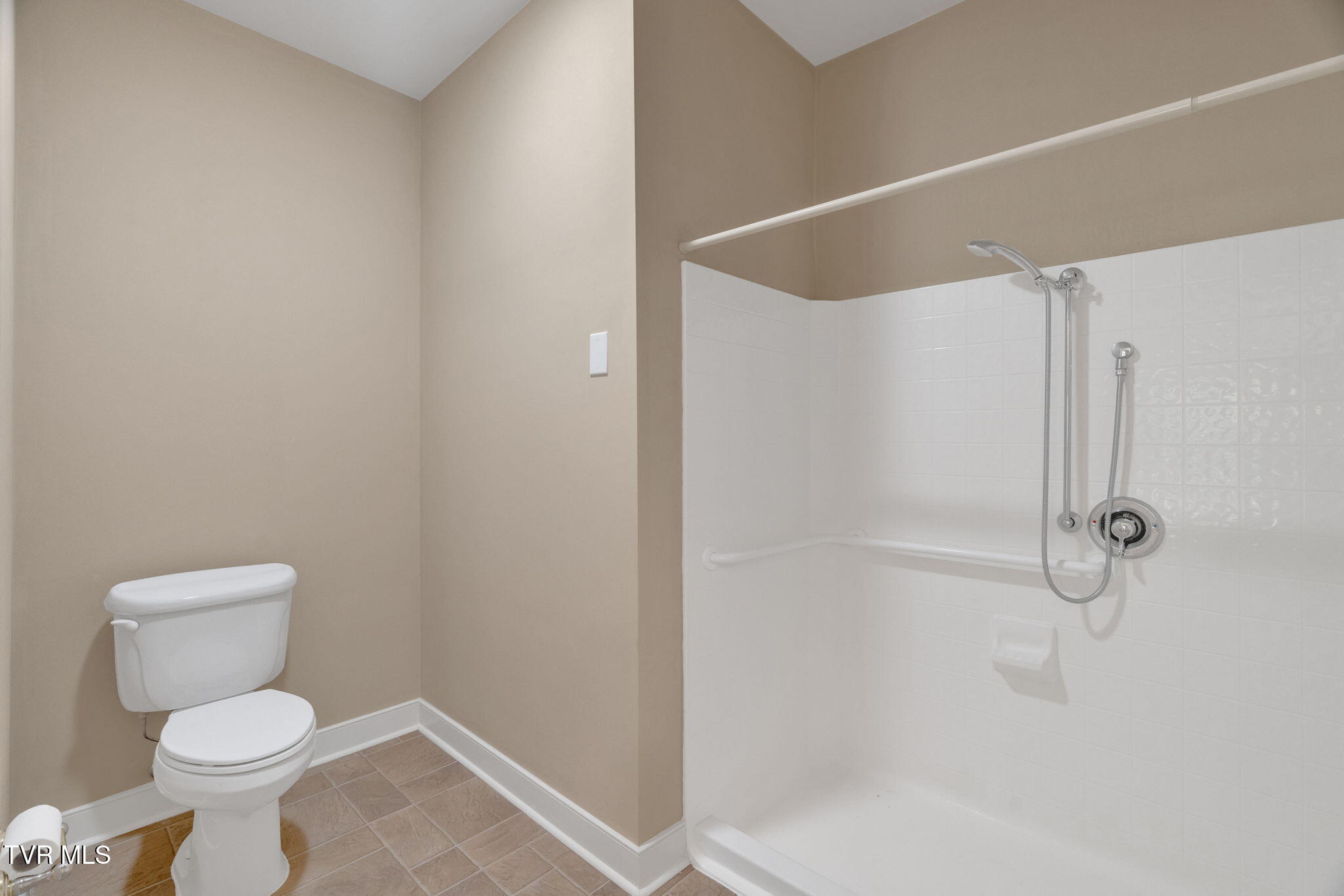 211 University Parkway, 1