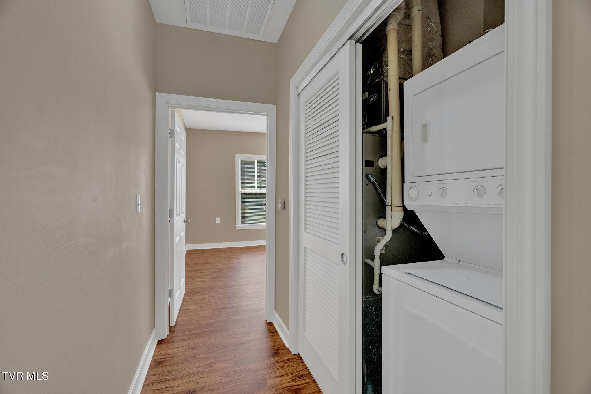 211 University Parkway, 1