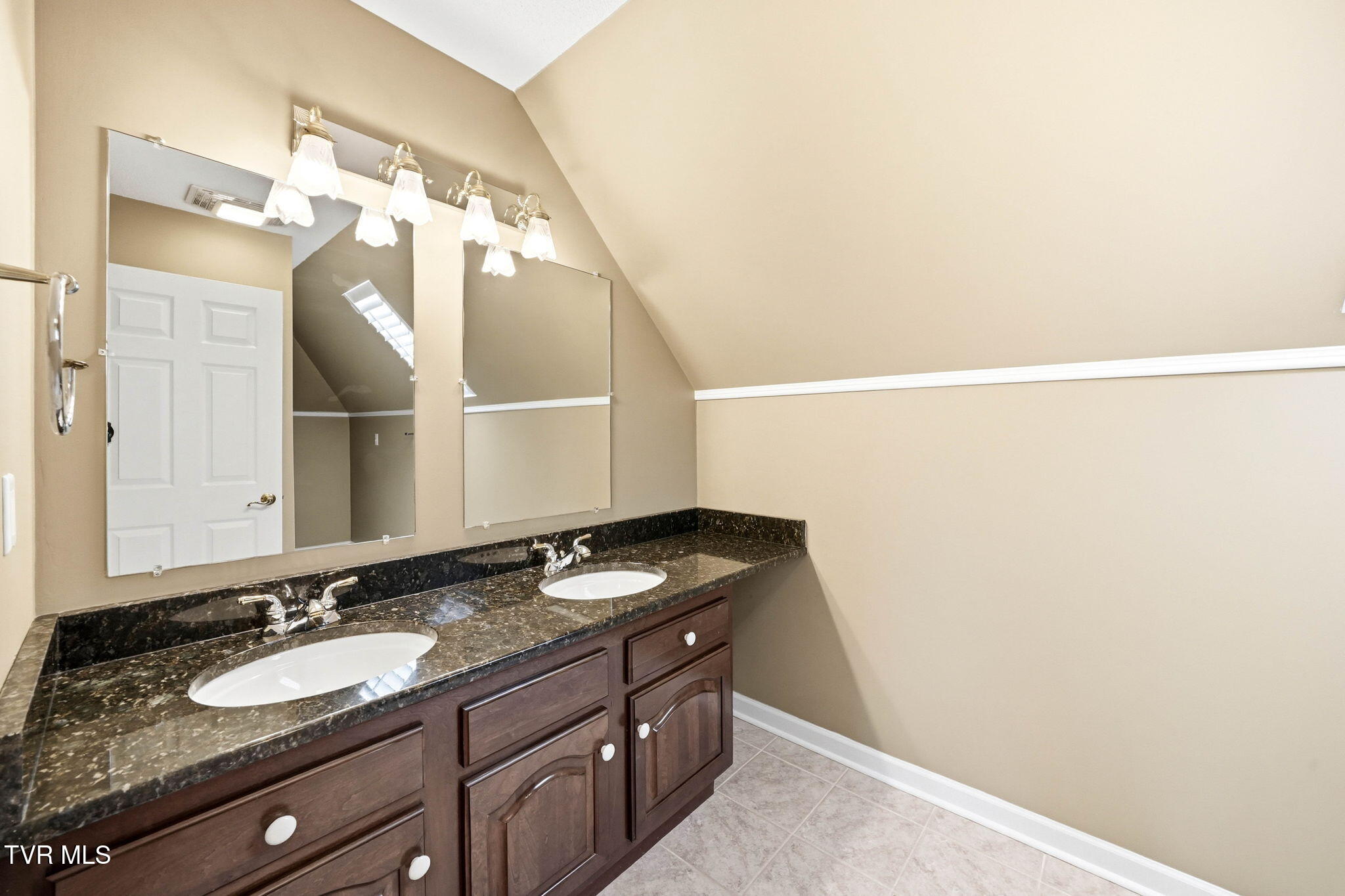 2070 King College Road