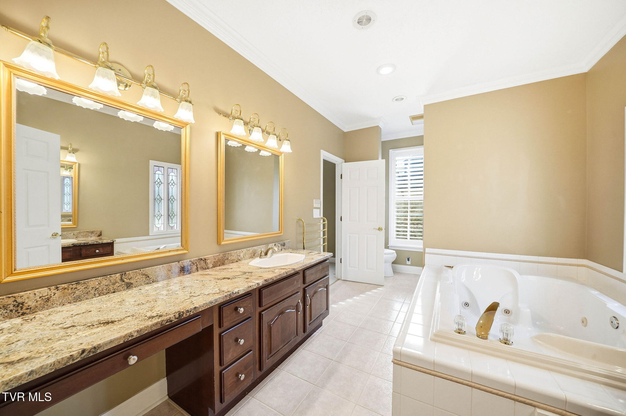 2070 King College Road