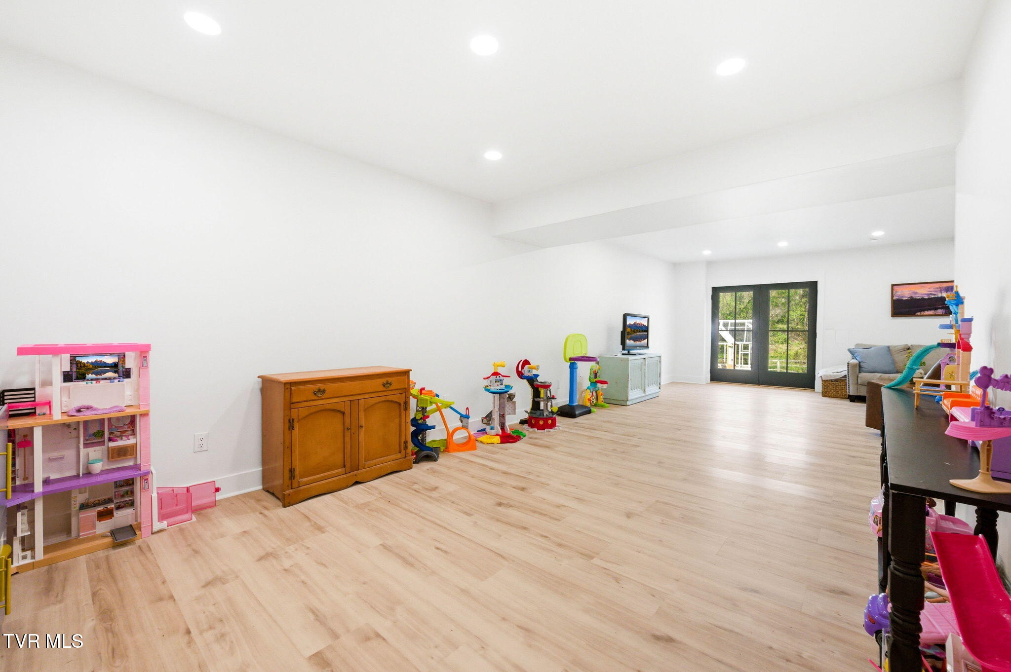 212 County Farm Road