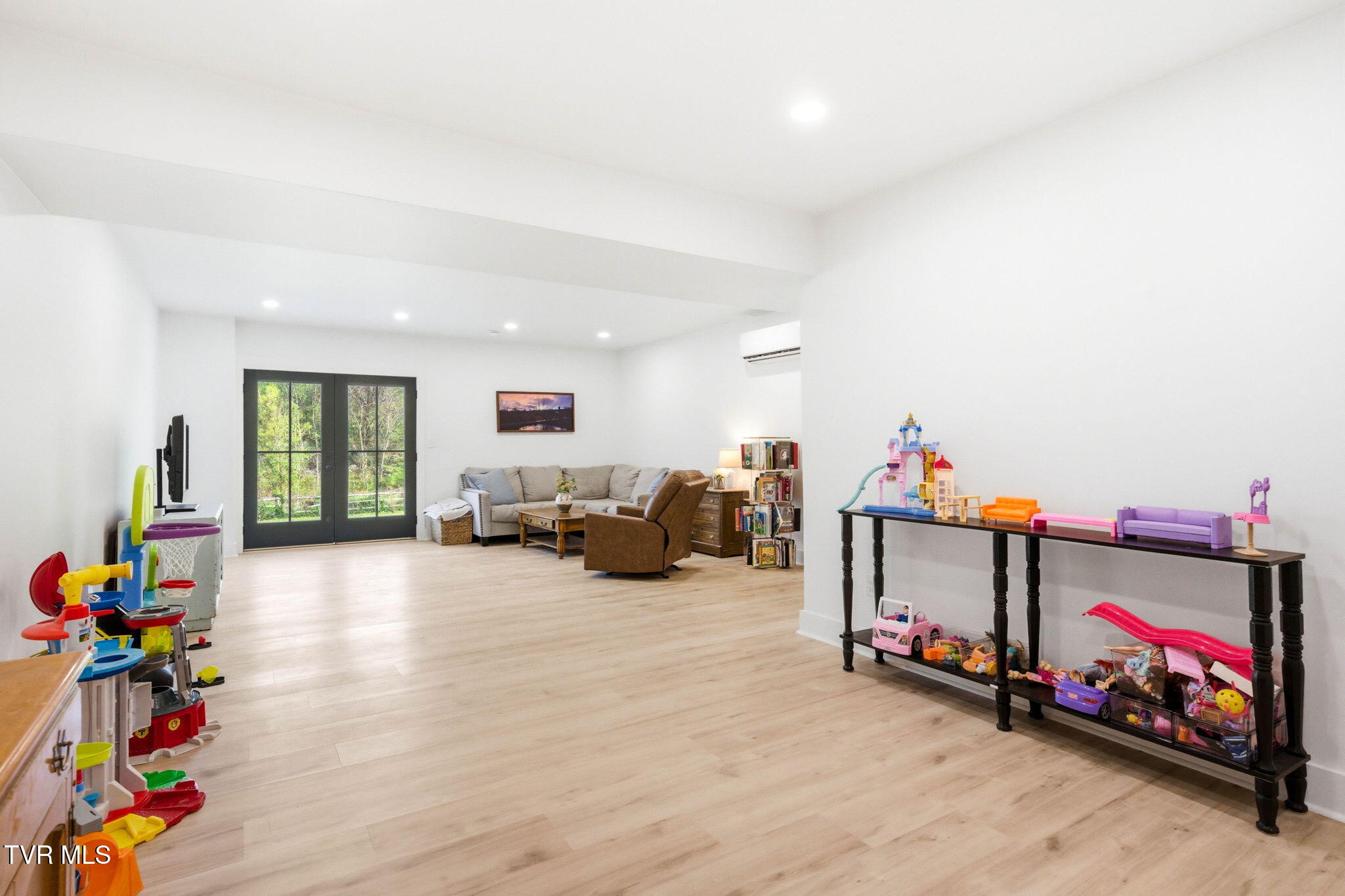 212 County Farm Road