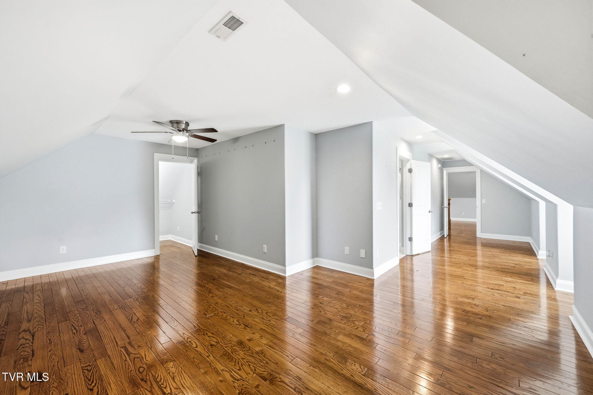 3901 Leaf Point