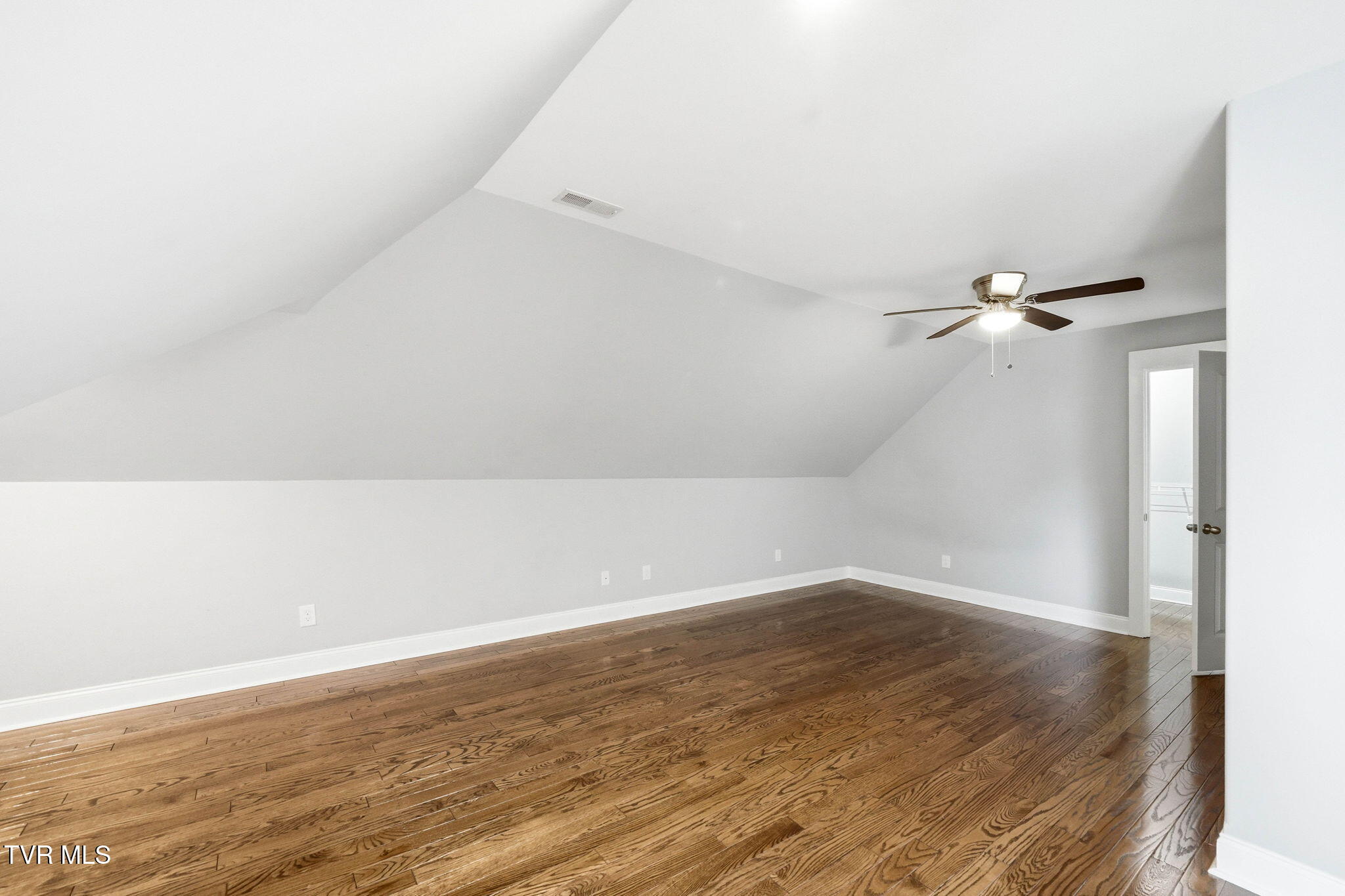 3901 Leaf Point