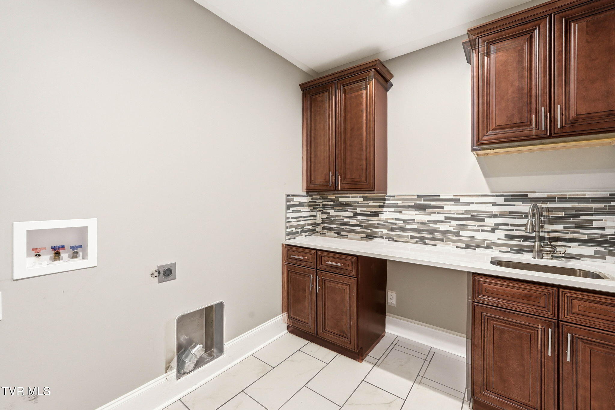 3901 Leaf Point