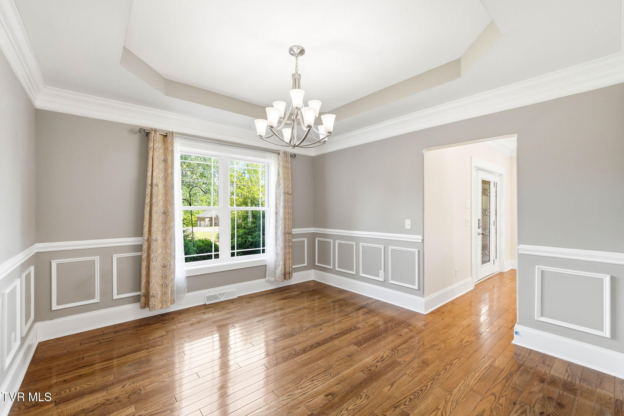 3901 Leaf Point