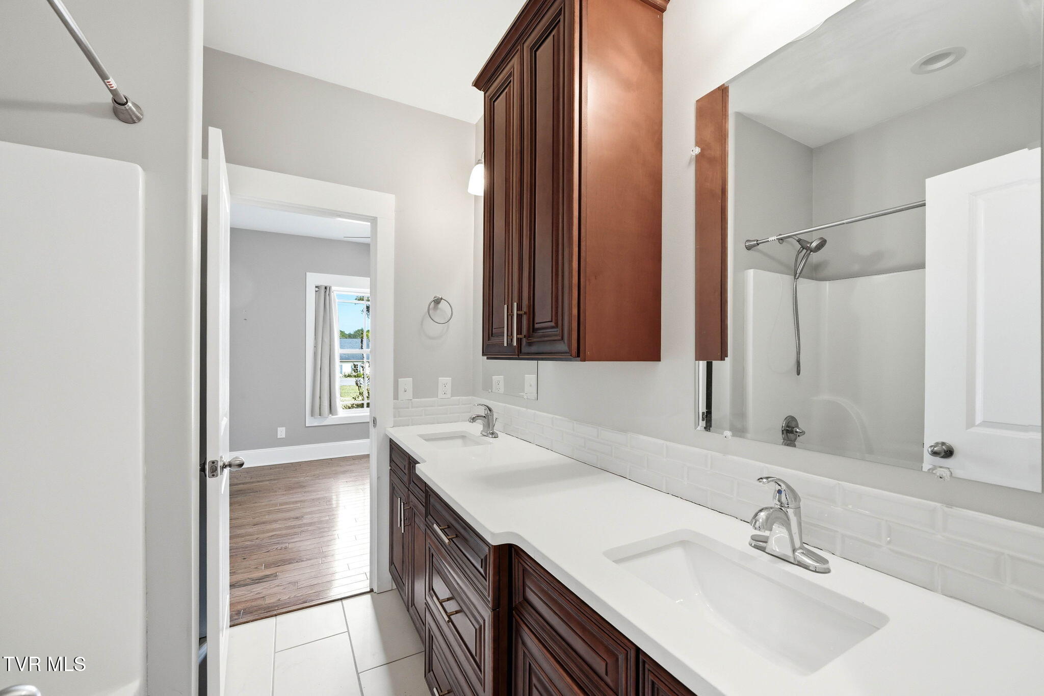 3901 Leaf Point