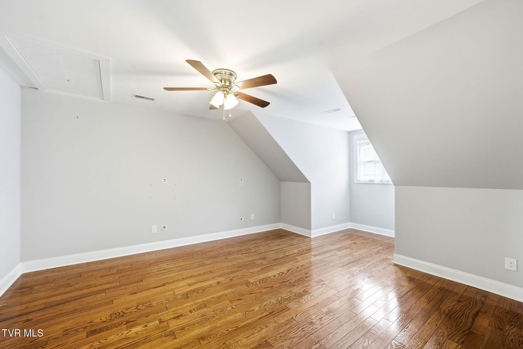 3901 Leaf Point