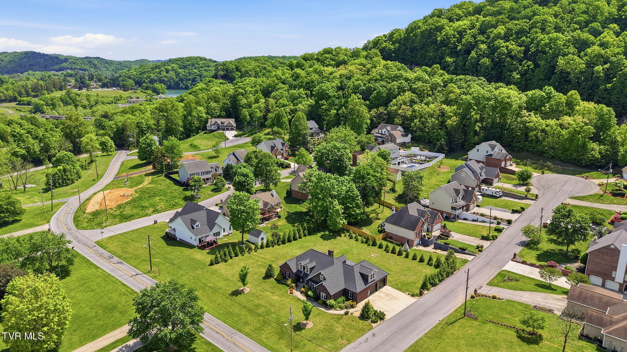 3901 Leaf Point