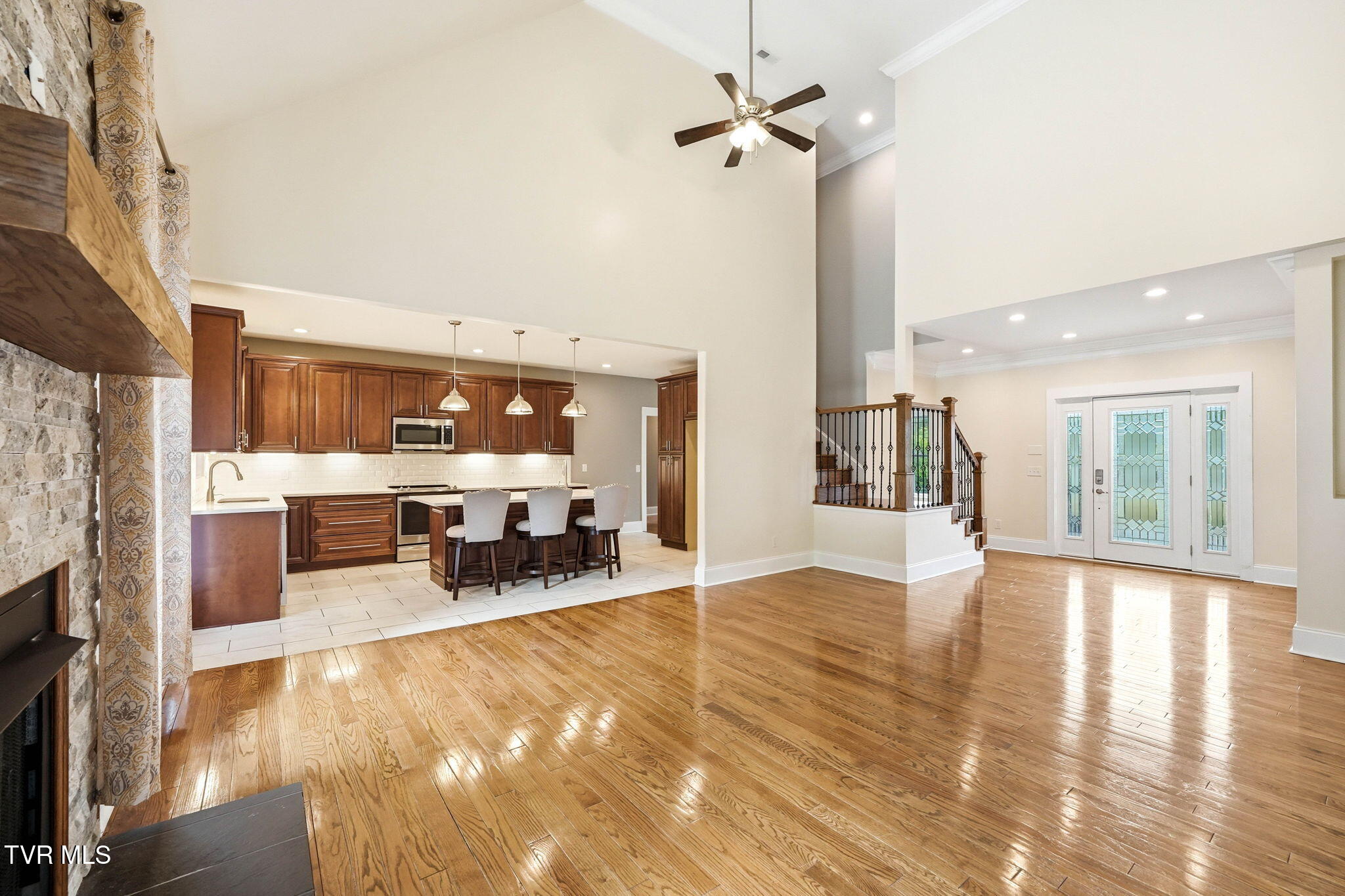 3901 Leaf Point