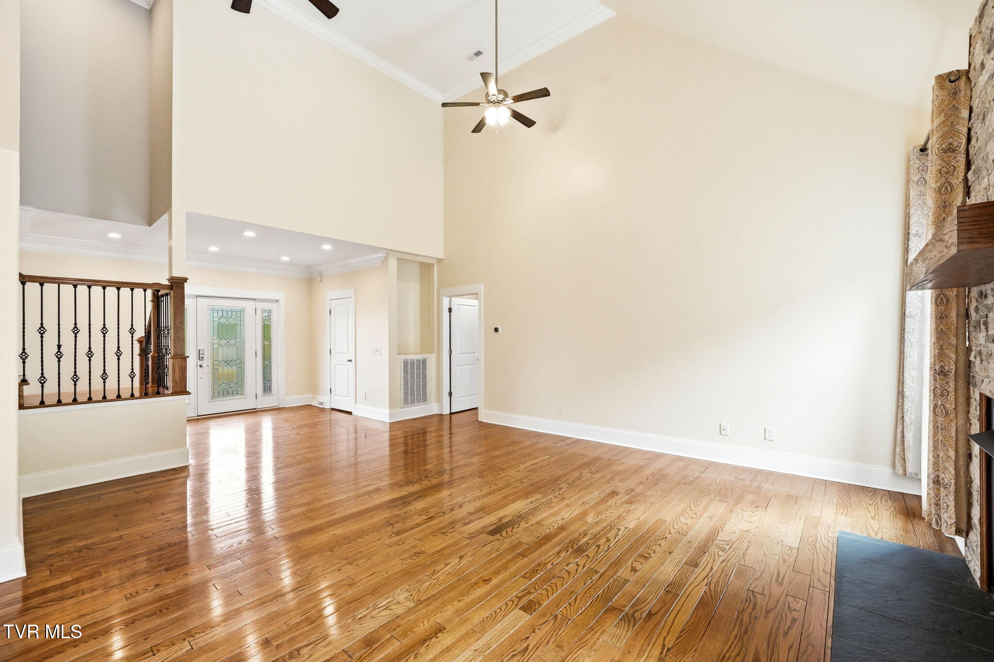 3901 Leaf Point