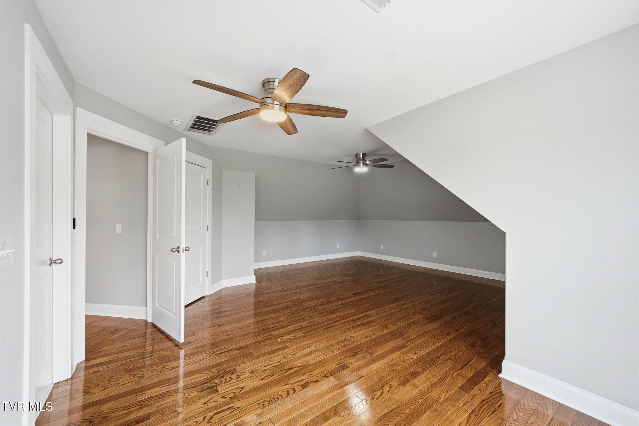 3901 Leaf Point
