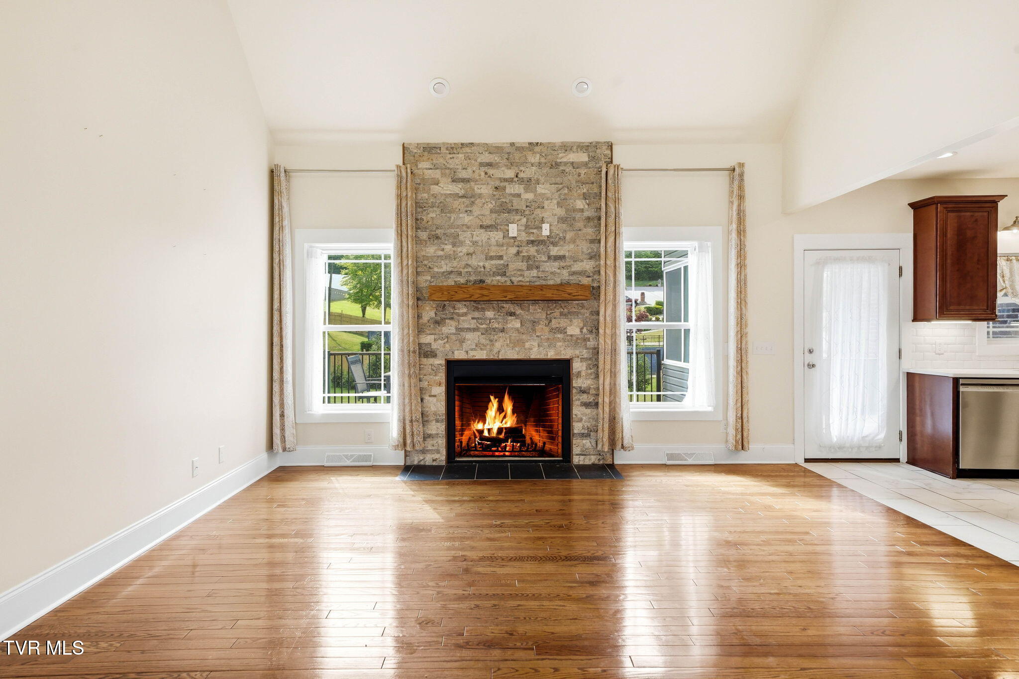 3901 Leaf Point