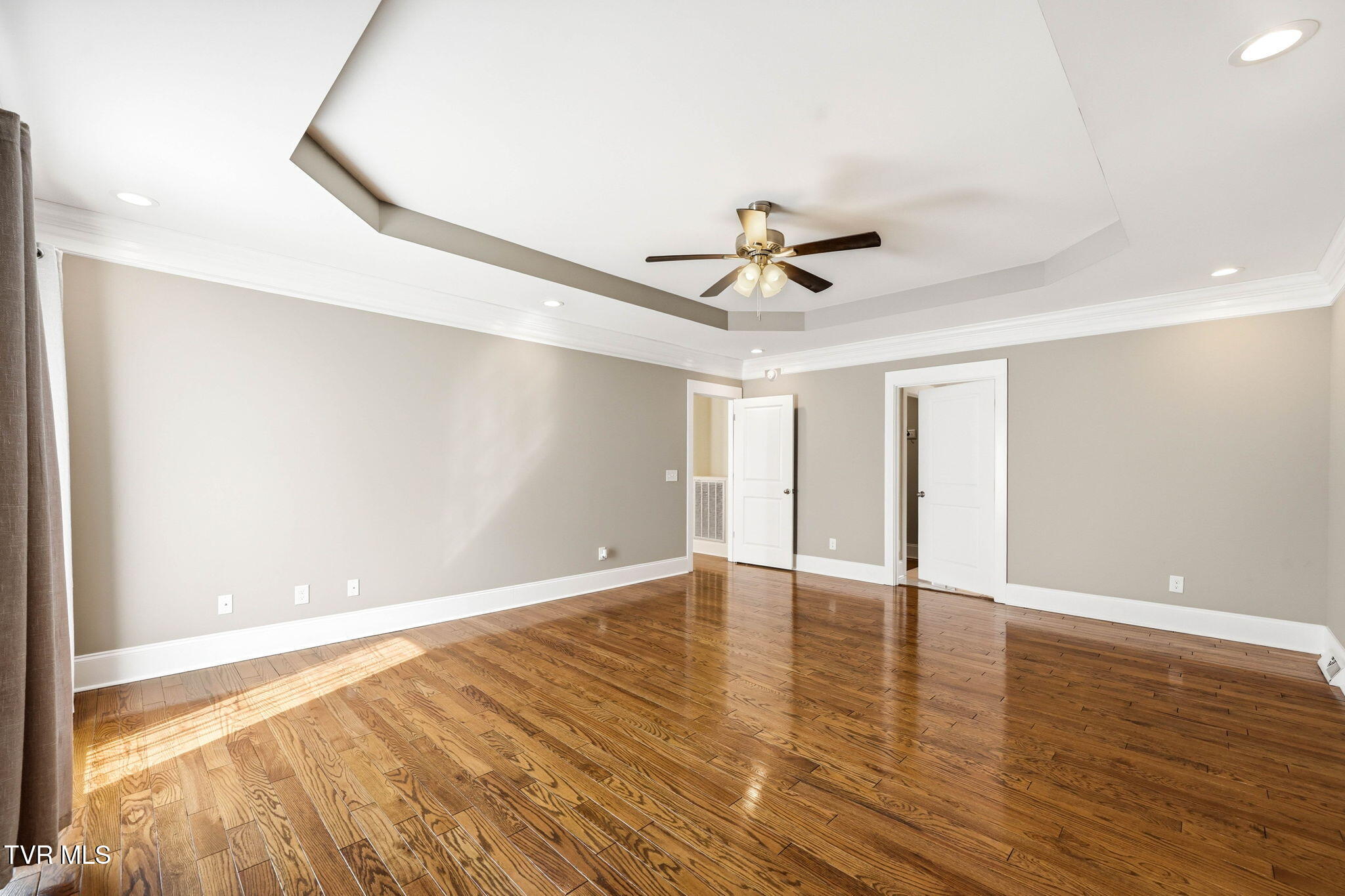 3901 Leaf Point