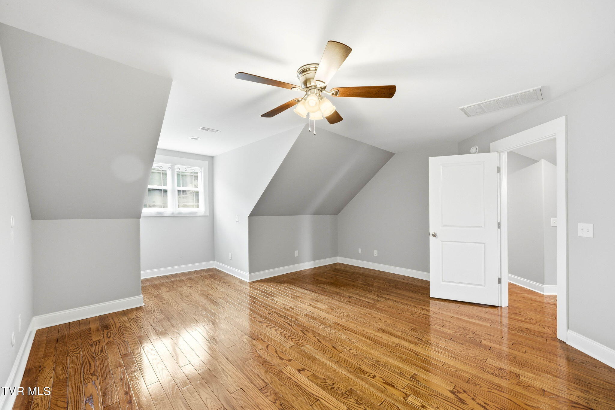 3901 Leaf Point