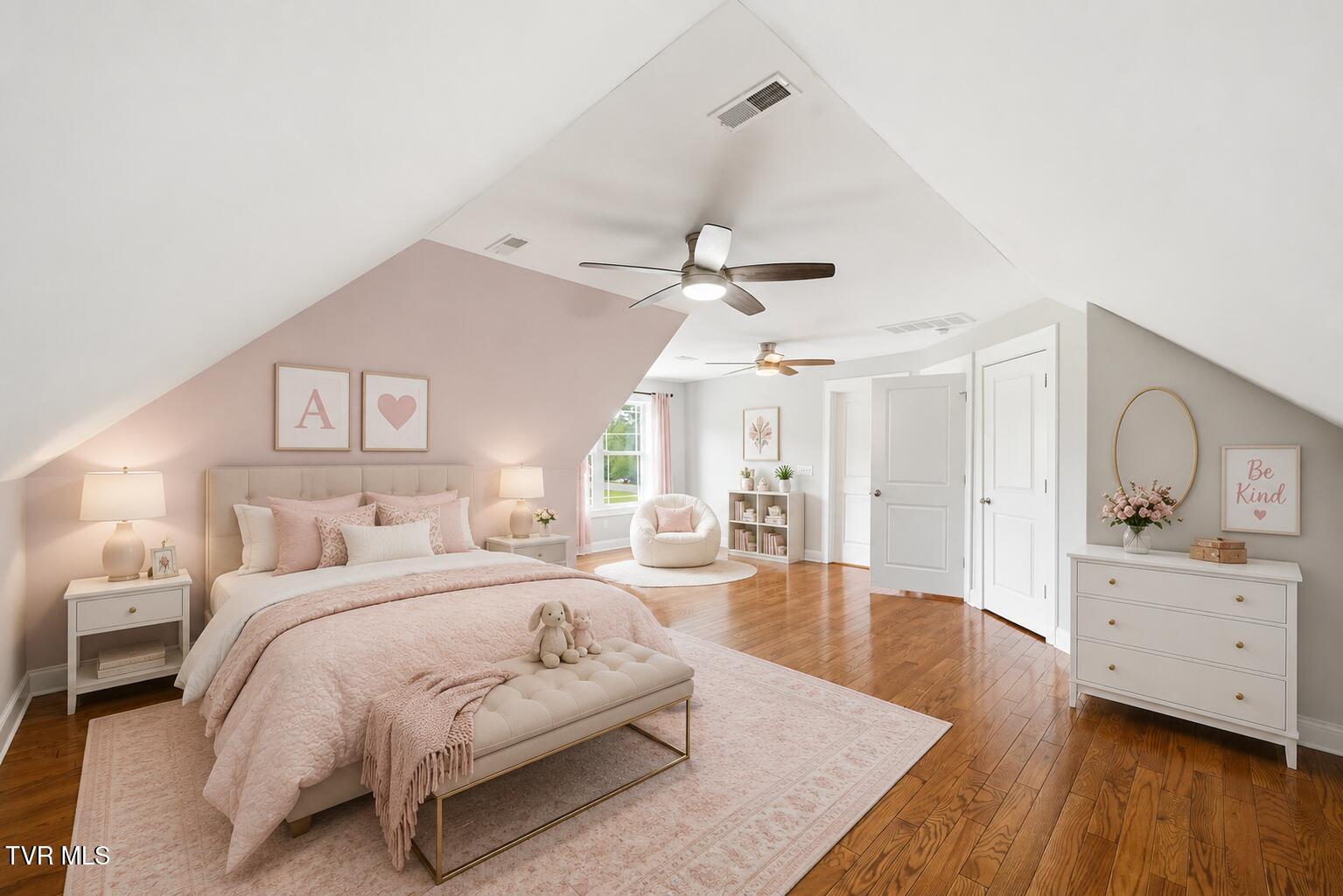 3901 Leaf Point
