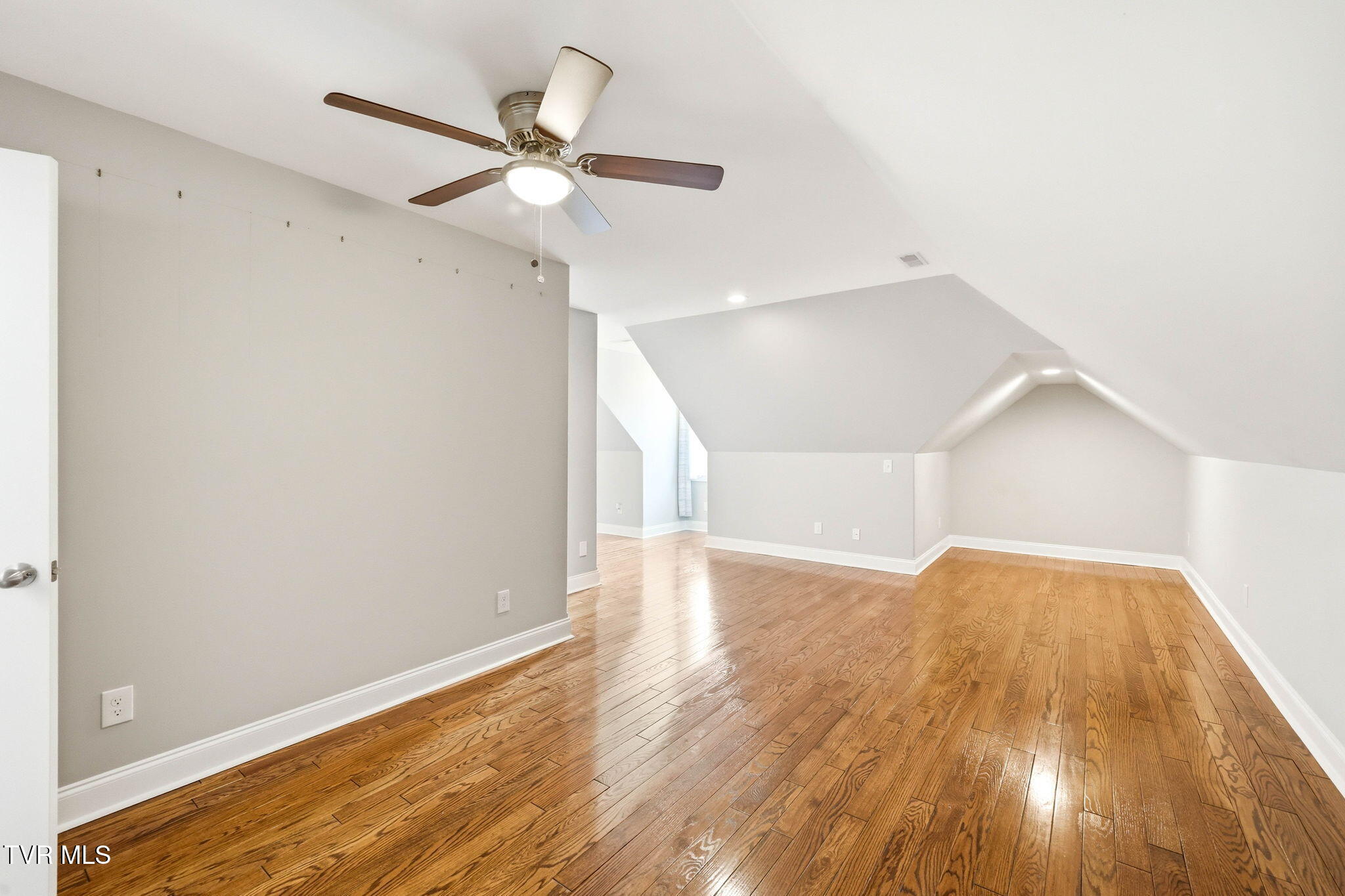 3901 Leaf Point