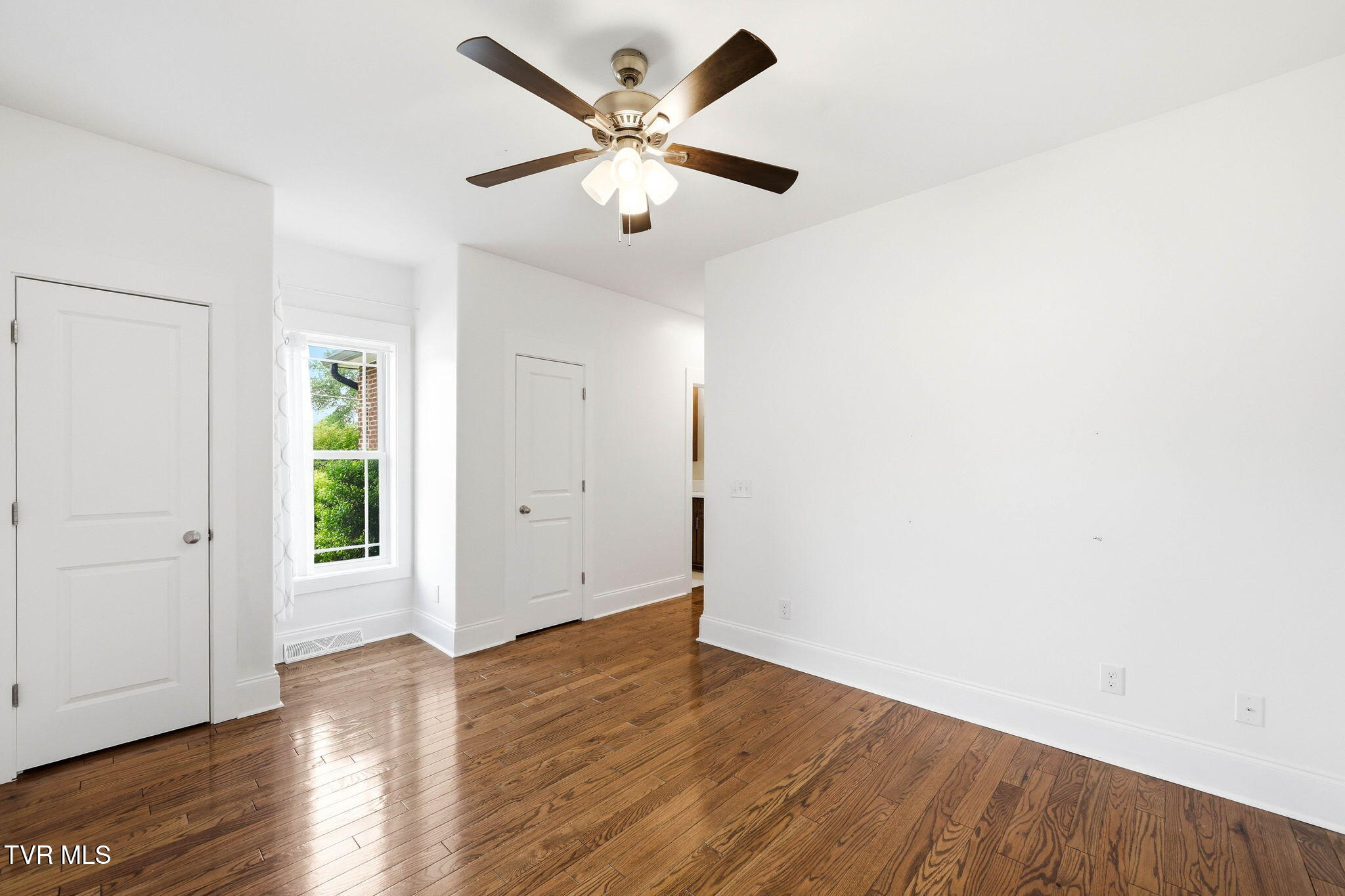 3901 Leaf Point