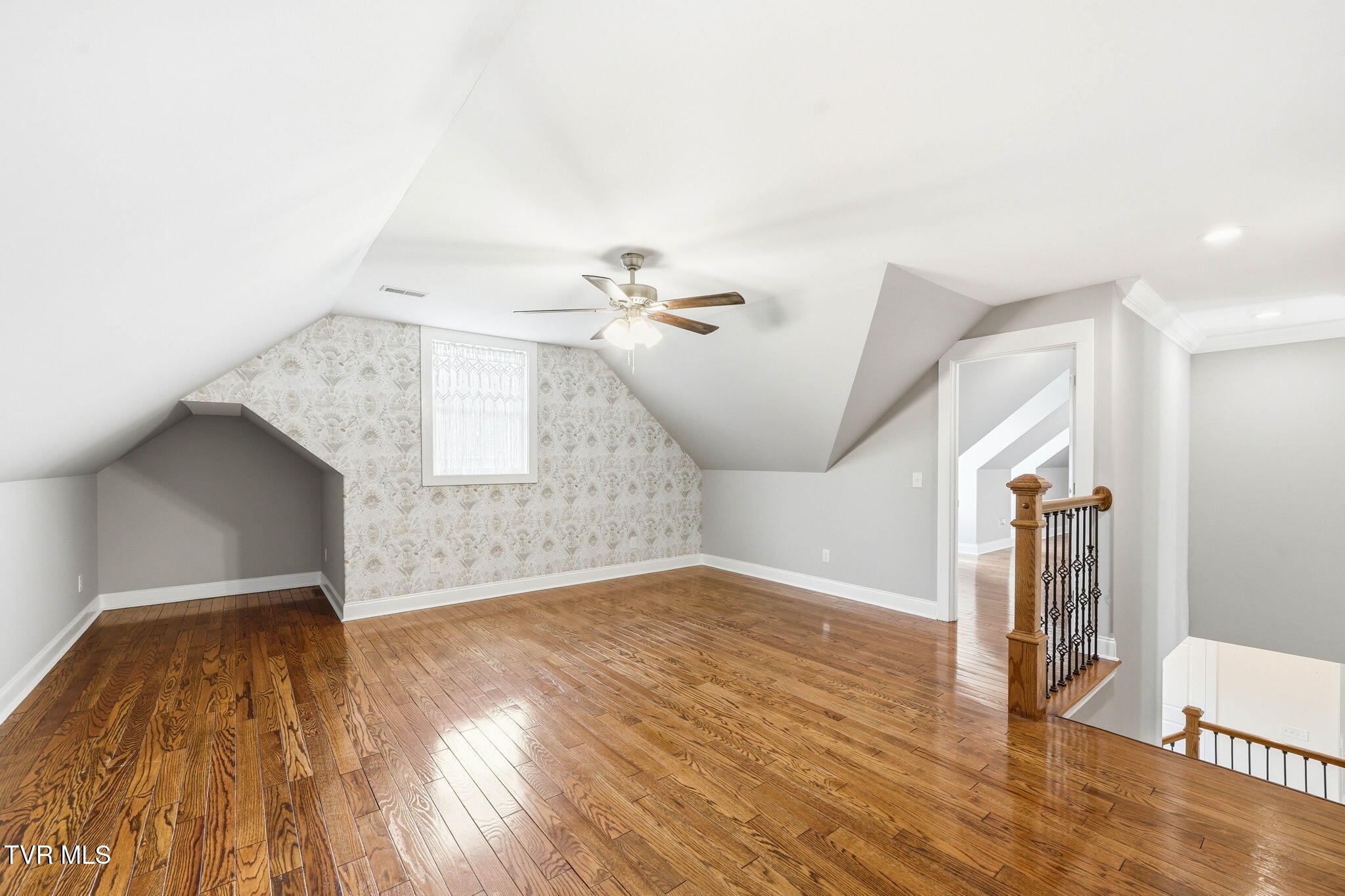 3901 Leaf Point