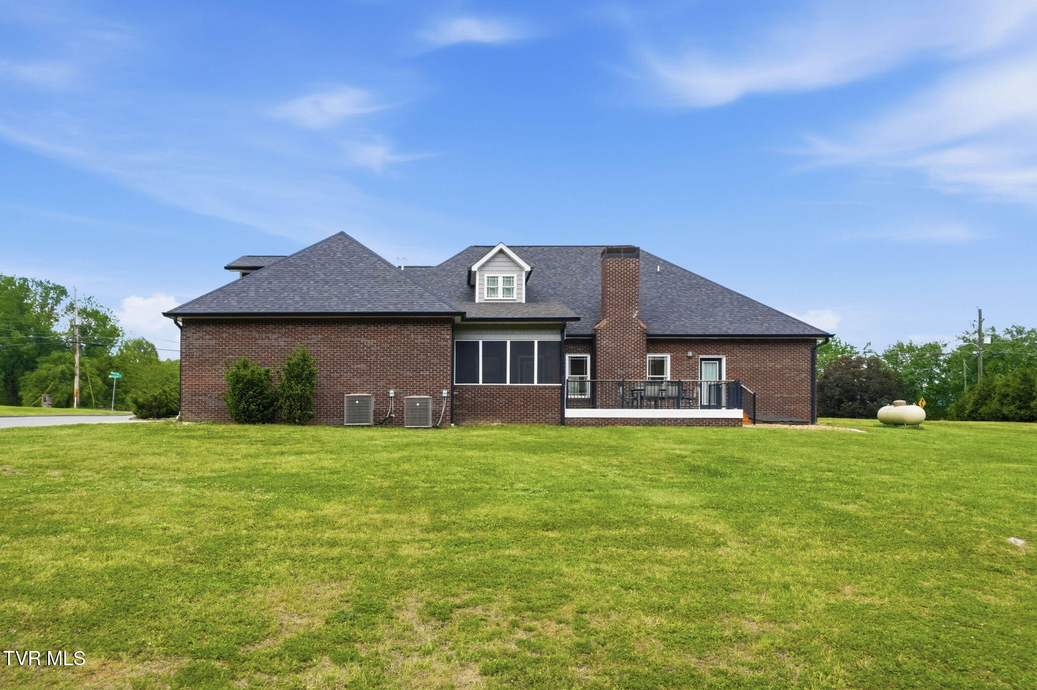 3901 Leaf Point