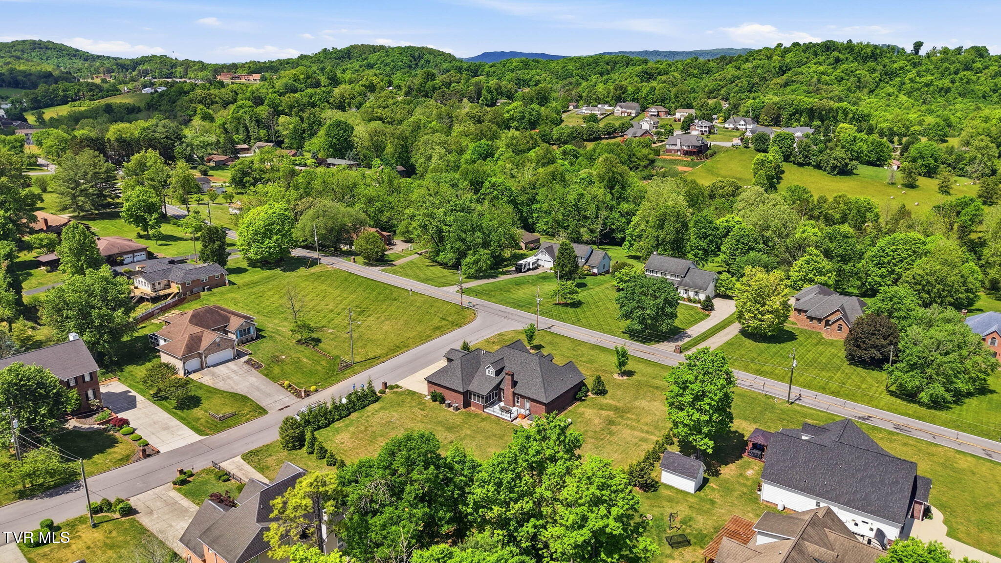 3901 Leaf Point