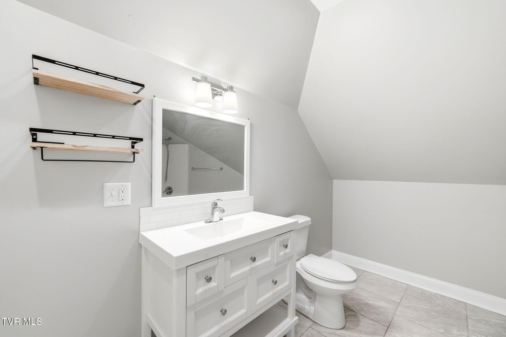 3901 Leaf Point