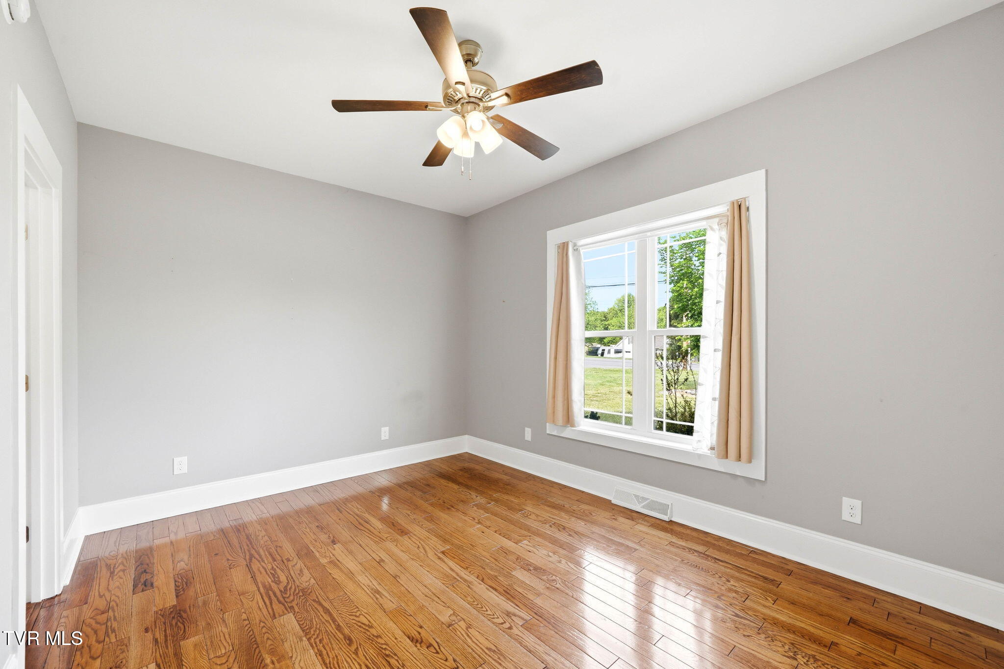 3901 Leaf Point