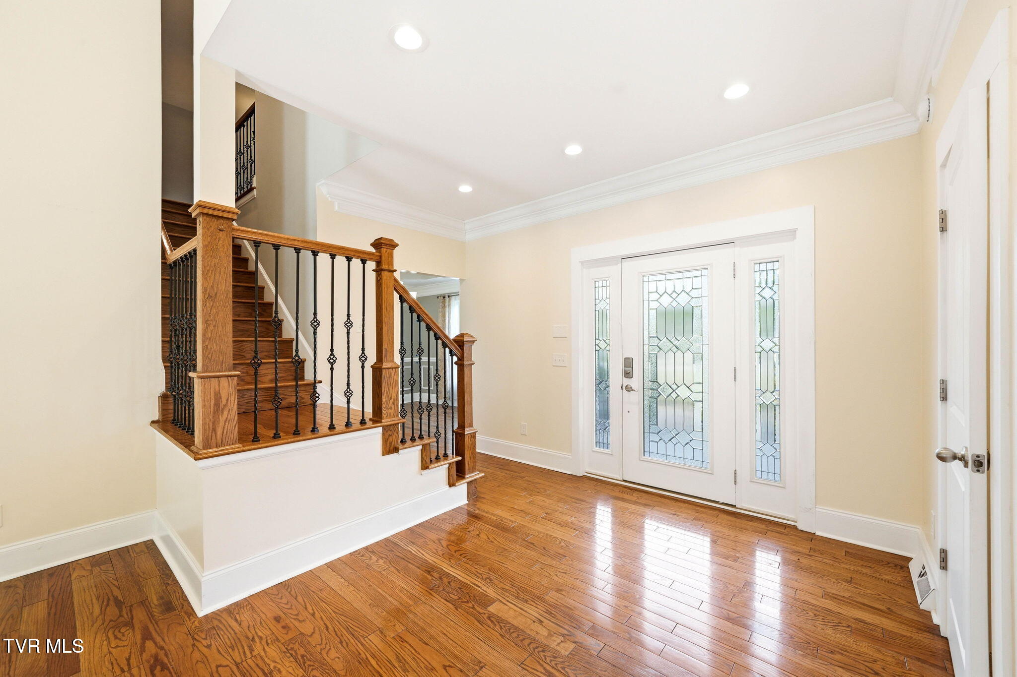 3901 Leaf Point