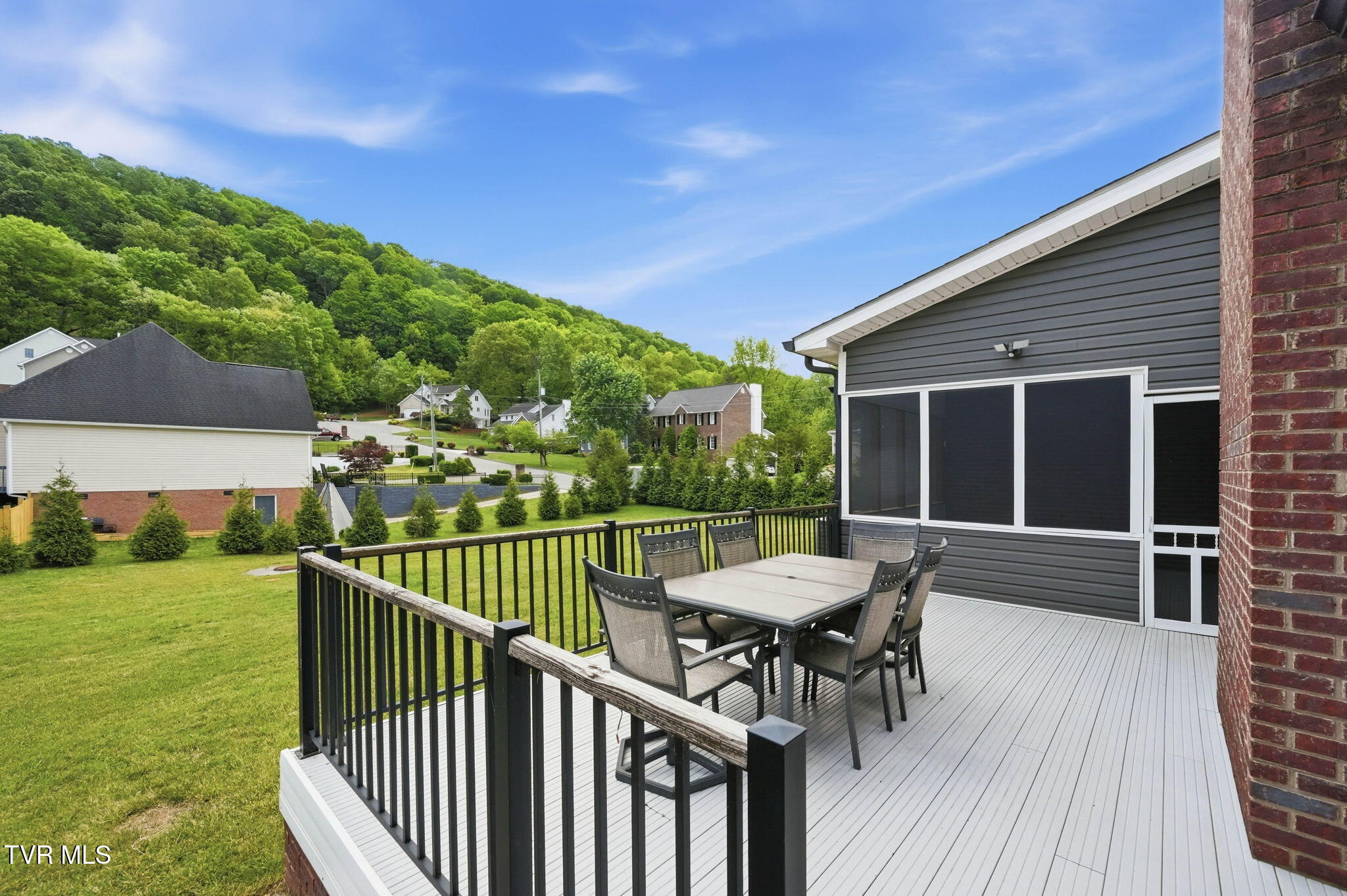 3901 Leaf Point