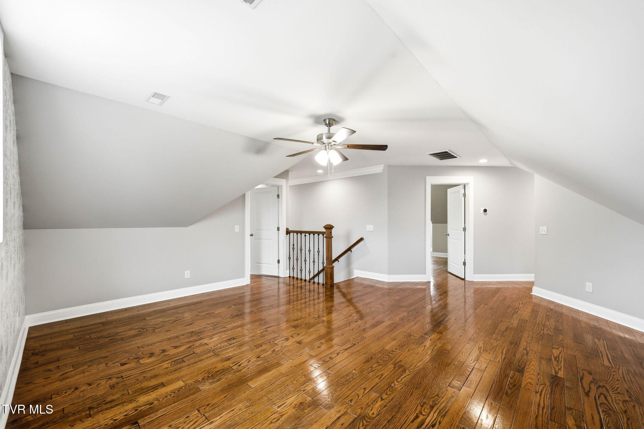 3901 Leaf Point